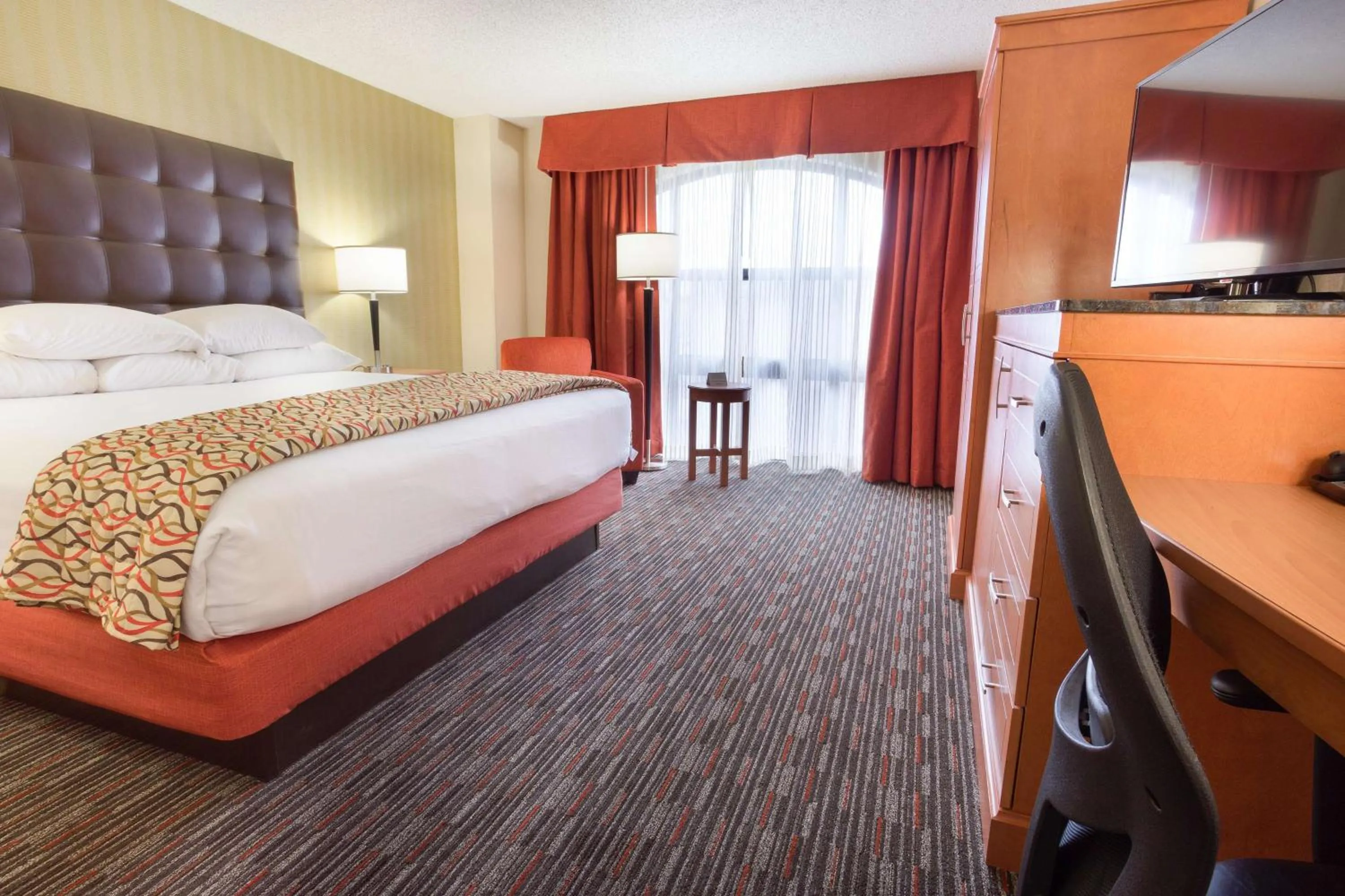 Deluxe King Room with Sofa Bed in Drury Inn and Suites St Louis Union Station