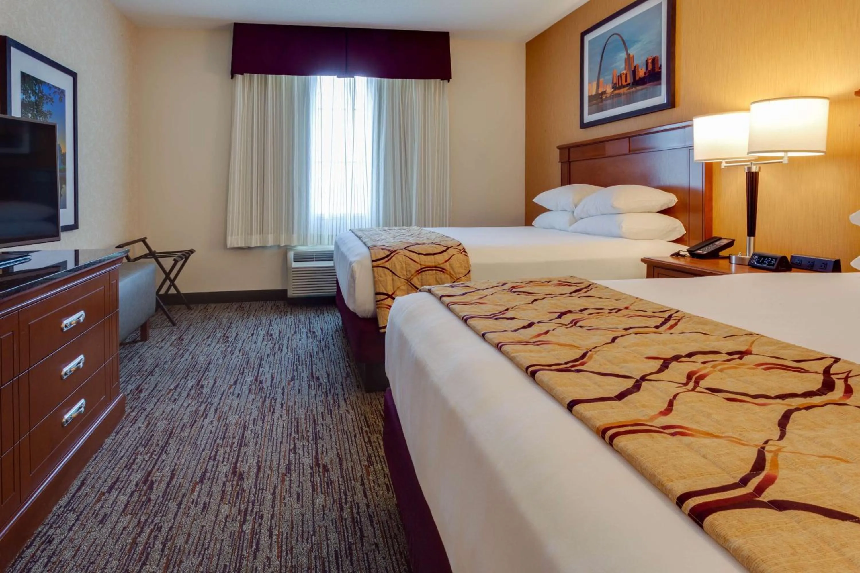 Queen Suite with Sofa Bed - Accessible, Tub in Drury Inn & Suites St. Louis Forest Park