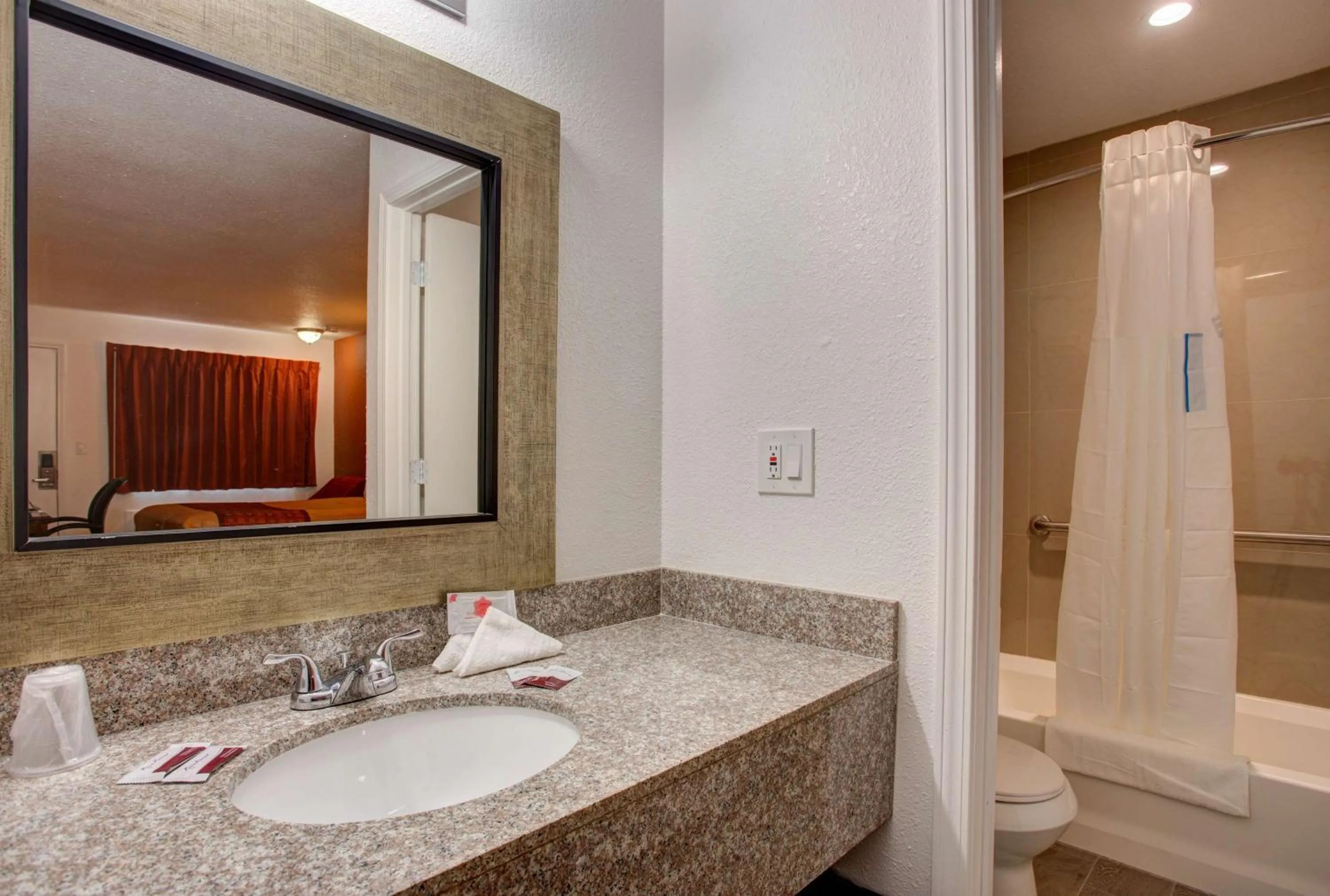 Queen Room - Non-Smoking in Motel 6 Branson, Mo