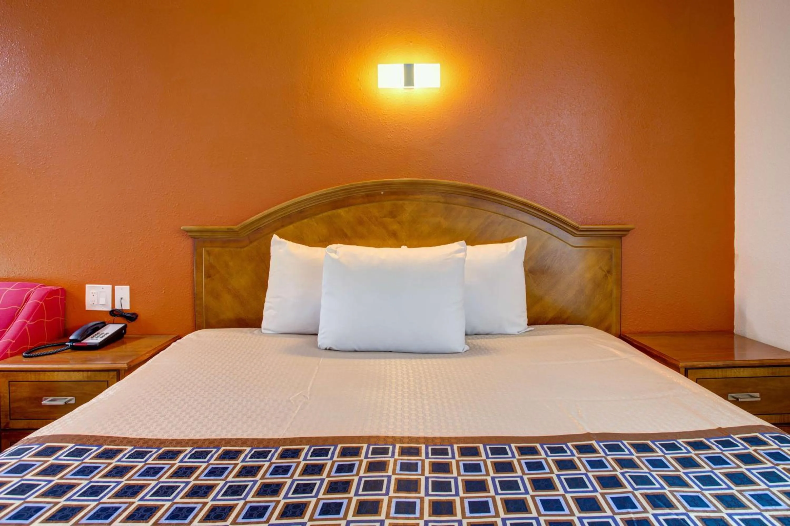 Deluxe King Room - Smoking in Motel 6 Branson, Mo