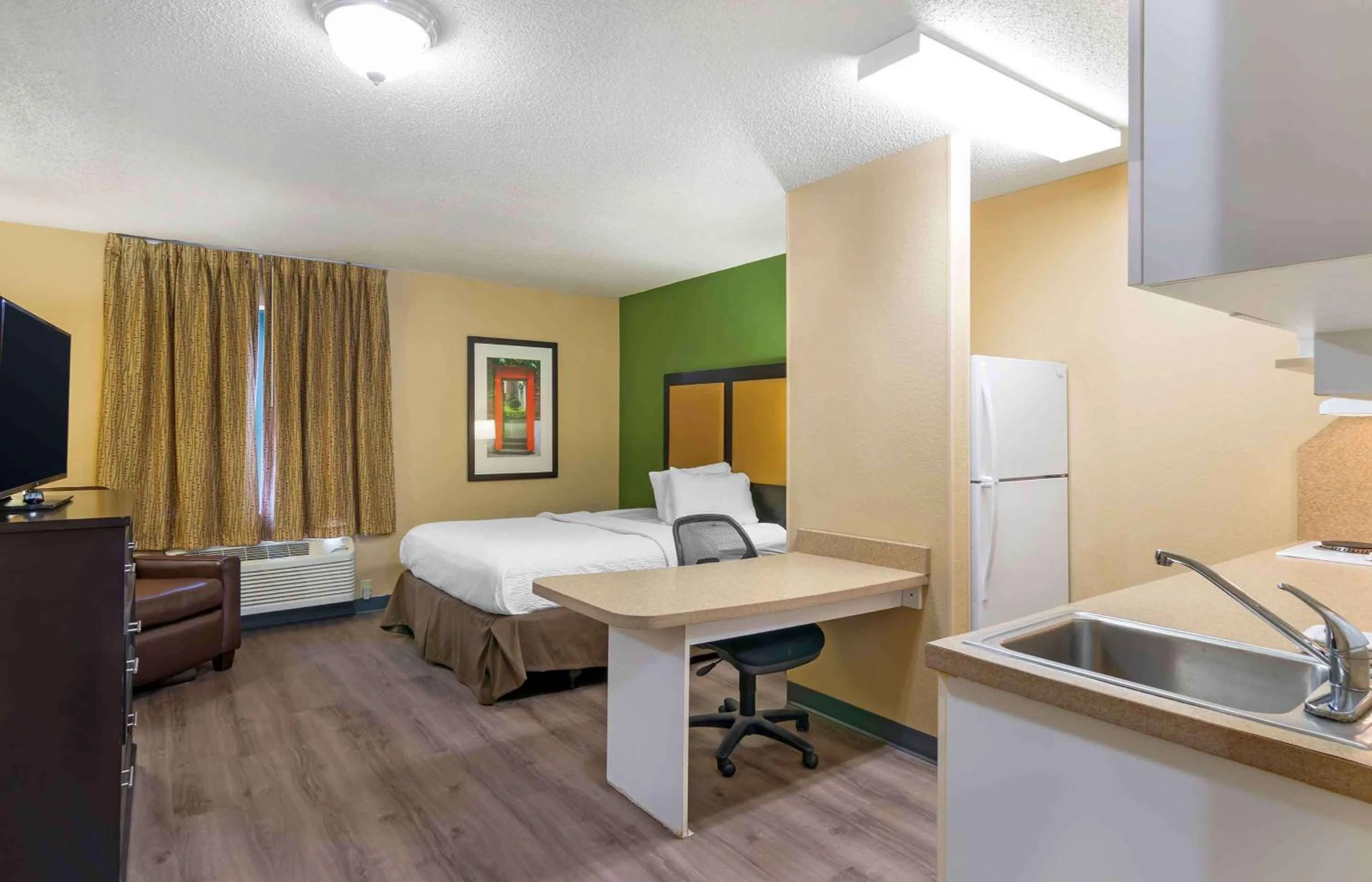 Queen Studio - Non-Smoking in Extended Stay America Suites - Kansas City - Airport