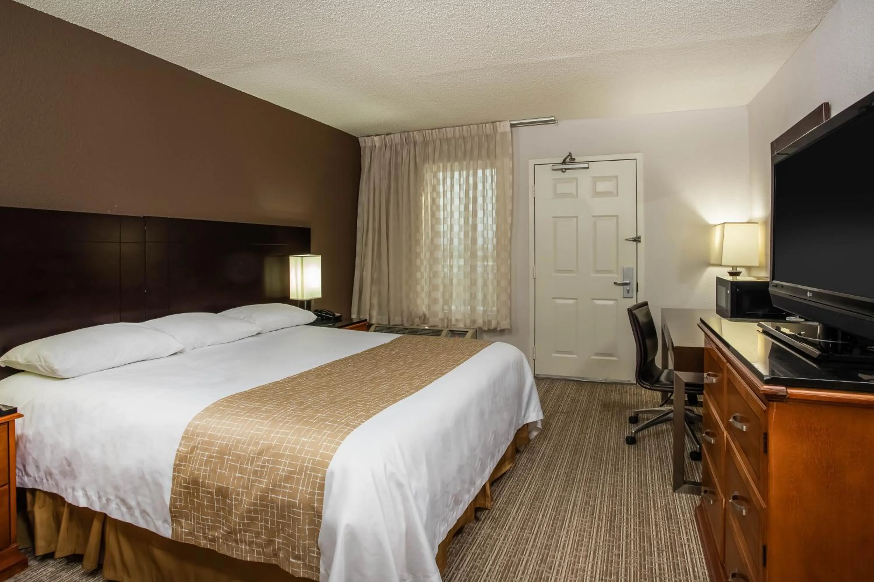 King Room - Non-Smoking in Travelodge by Wyndham Fort Wayne North