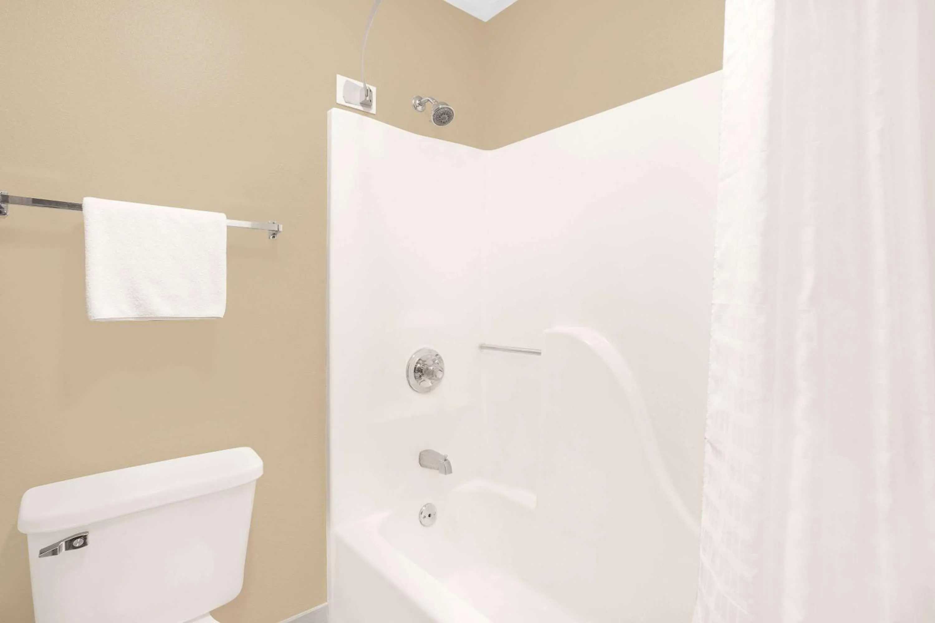 King Studio Suite - Non-Smoking in Super 8 by Wyndham East Moline