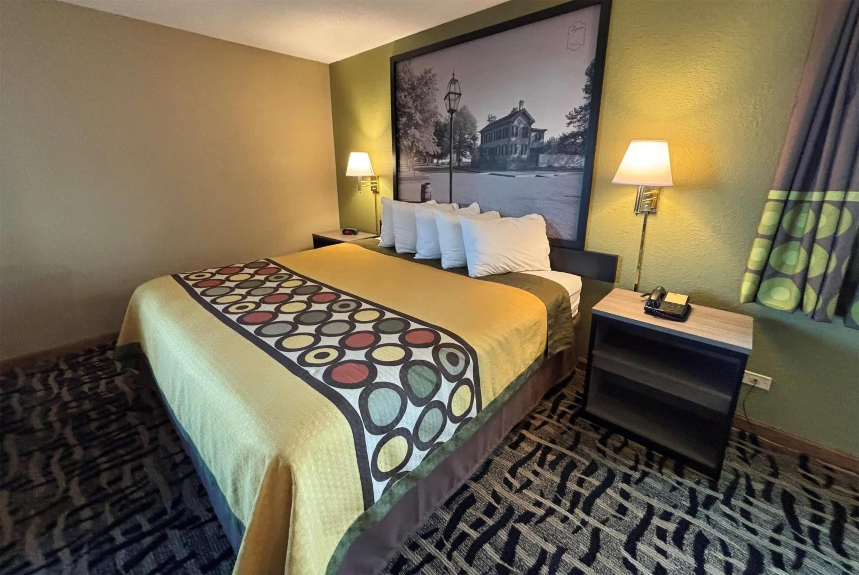 Deluxe King Suite with Jetted Tub - Non-Smoking in Super 8 by Wyndham McLean/Bloomington SW