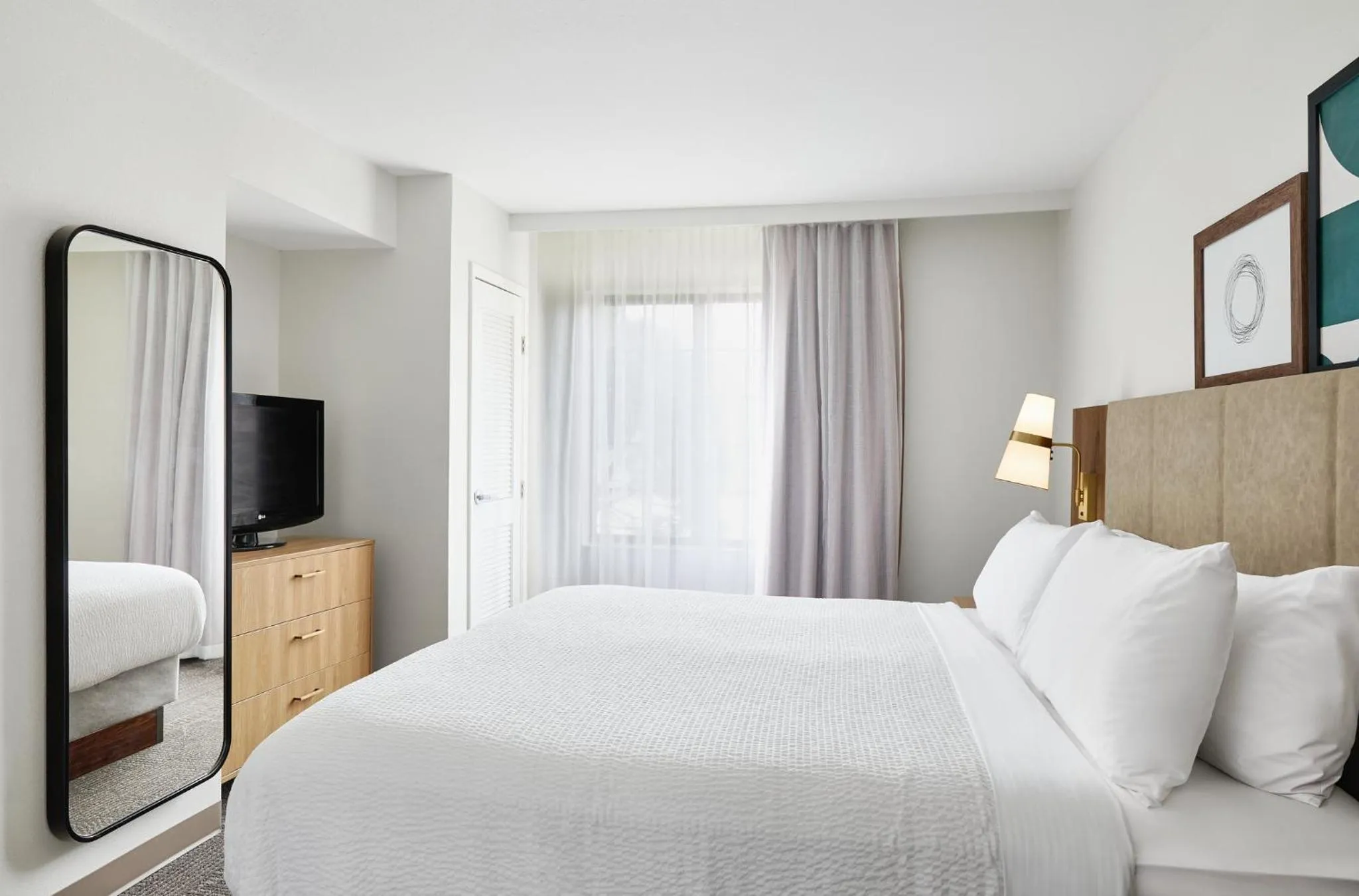 One-Bedroom Suite with Tub - Communications Access in Staybridge Suites Peoria Downtown by IHG