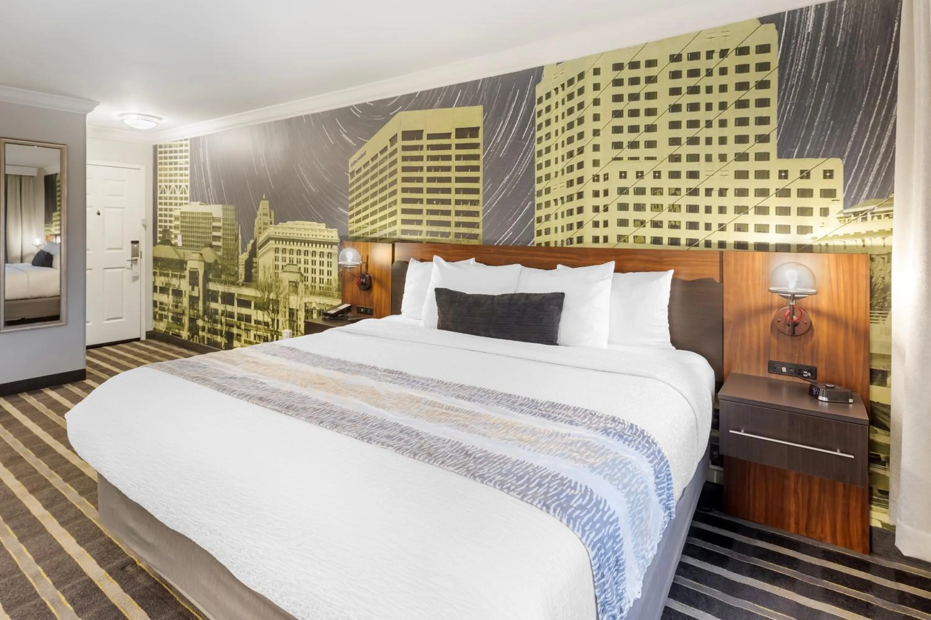 King Suite with Kitchen - Non-Smoking in Best Western Plus Milwaukee West