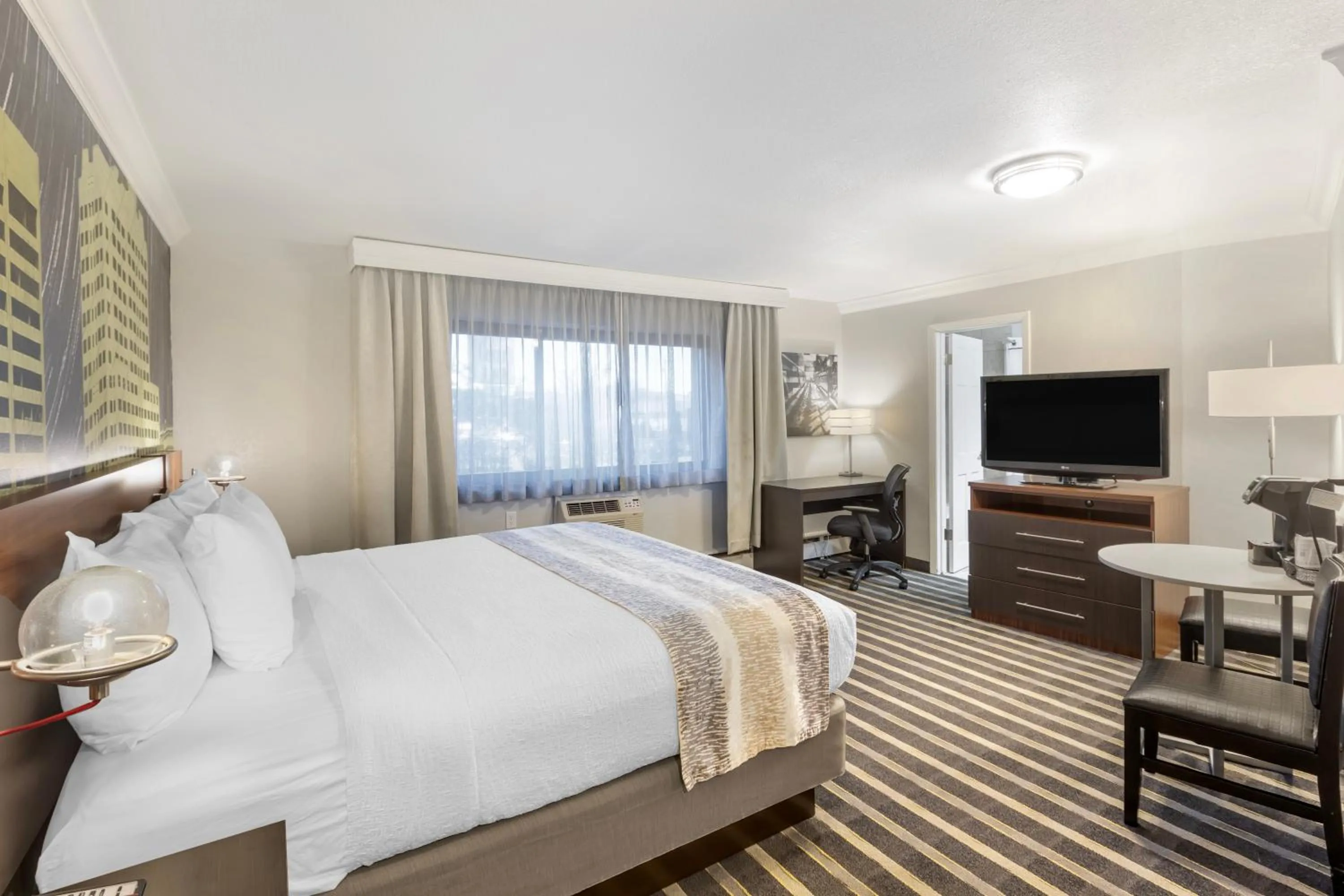 Queen Room in Best Western Plus Milwaukee West