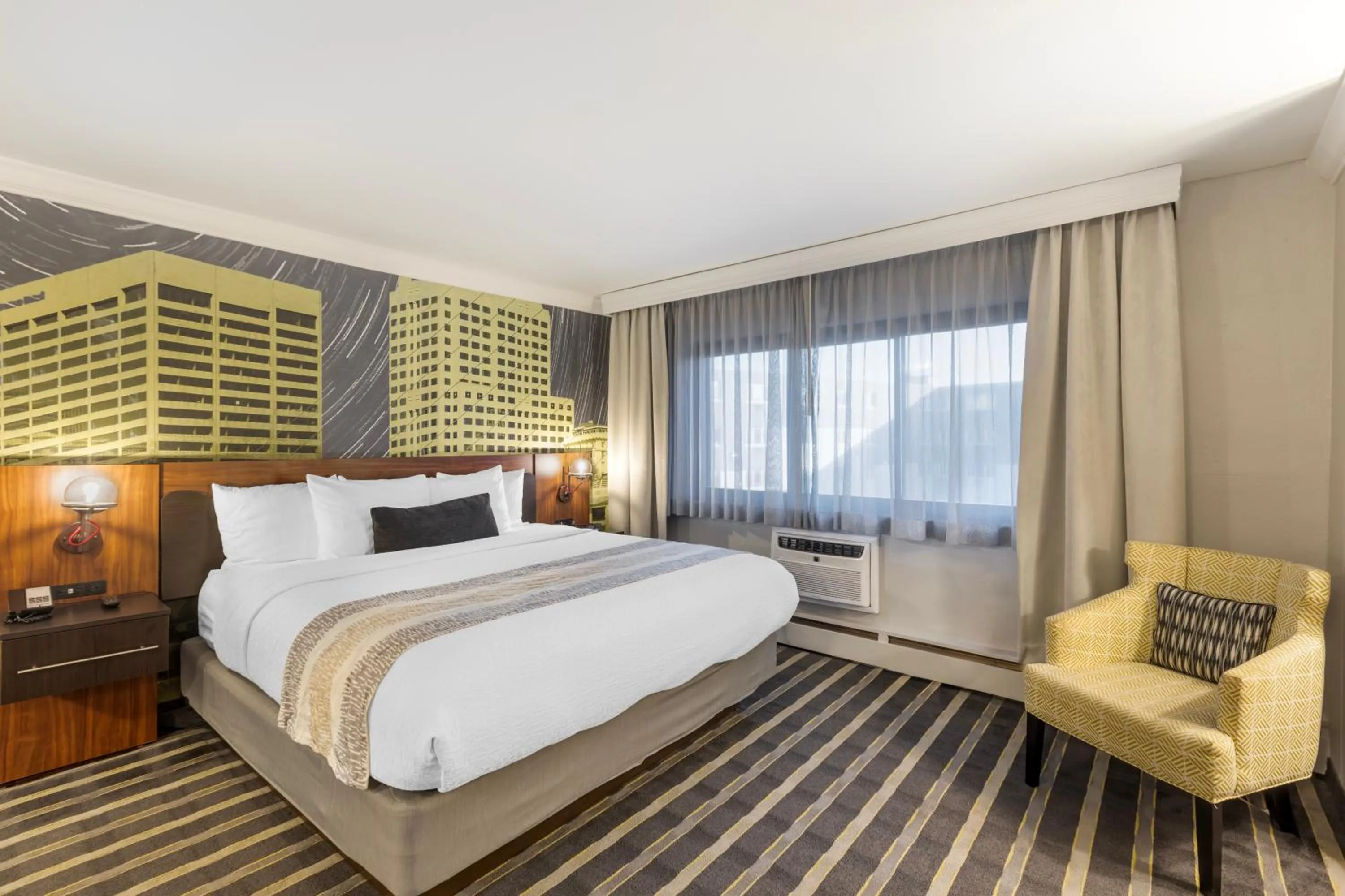 King Room with Kitchenette - Non-Smoking in Best Western Plus Milwaukee West