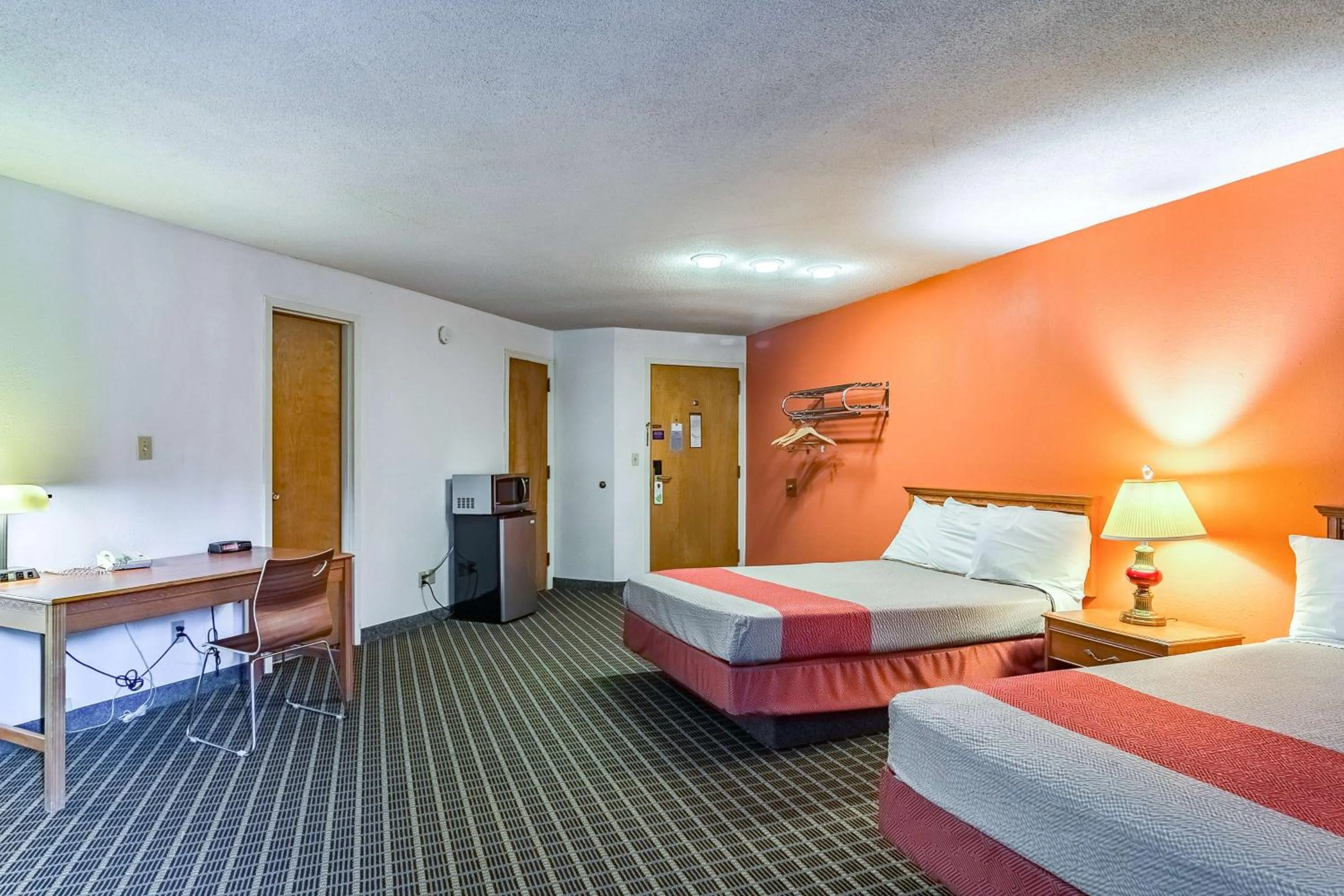 Deluxe Queen Room with Two Queen Beds - Non-Smoking in Motel 6-Grand Rapids, MI - Northeast