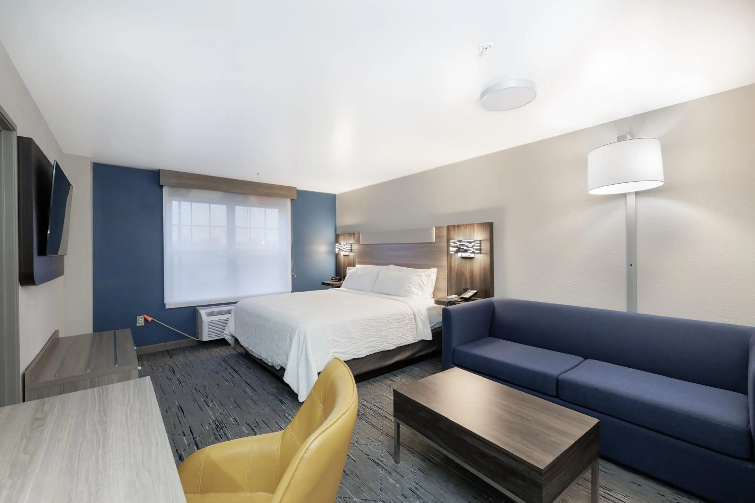 One-Bedroom King Suite with Two King Beds in Holiday Inn Express & Suites Zion by IHG