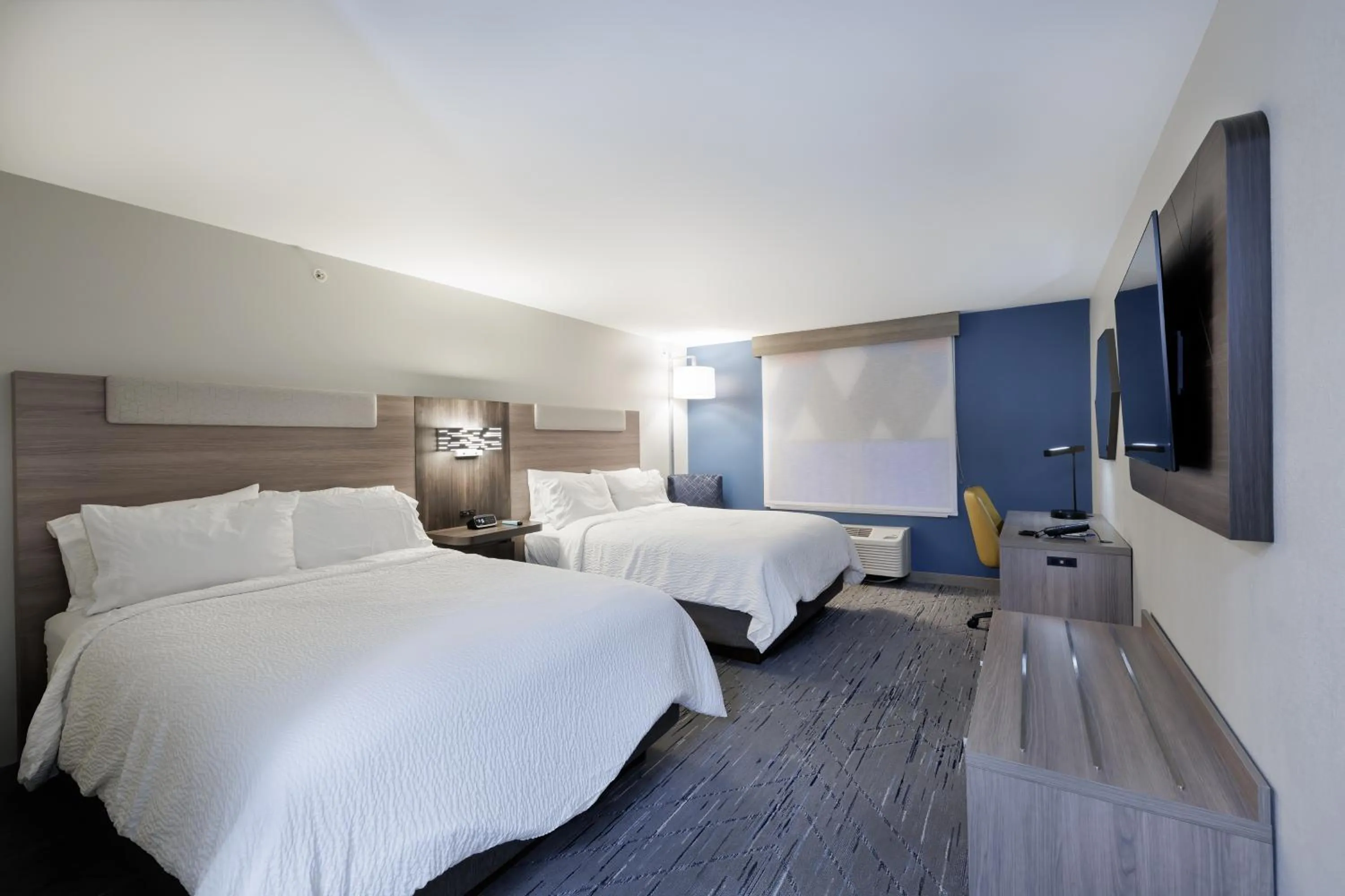 Standard Room with Two Queen Beds in Holiday Inn Express & Suites Zion by IHG