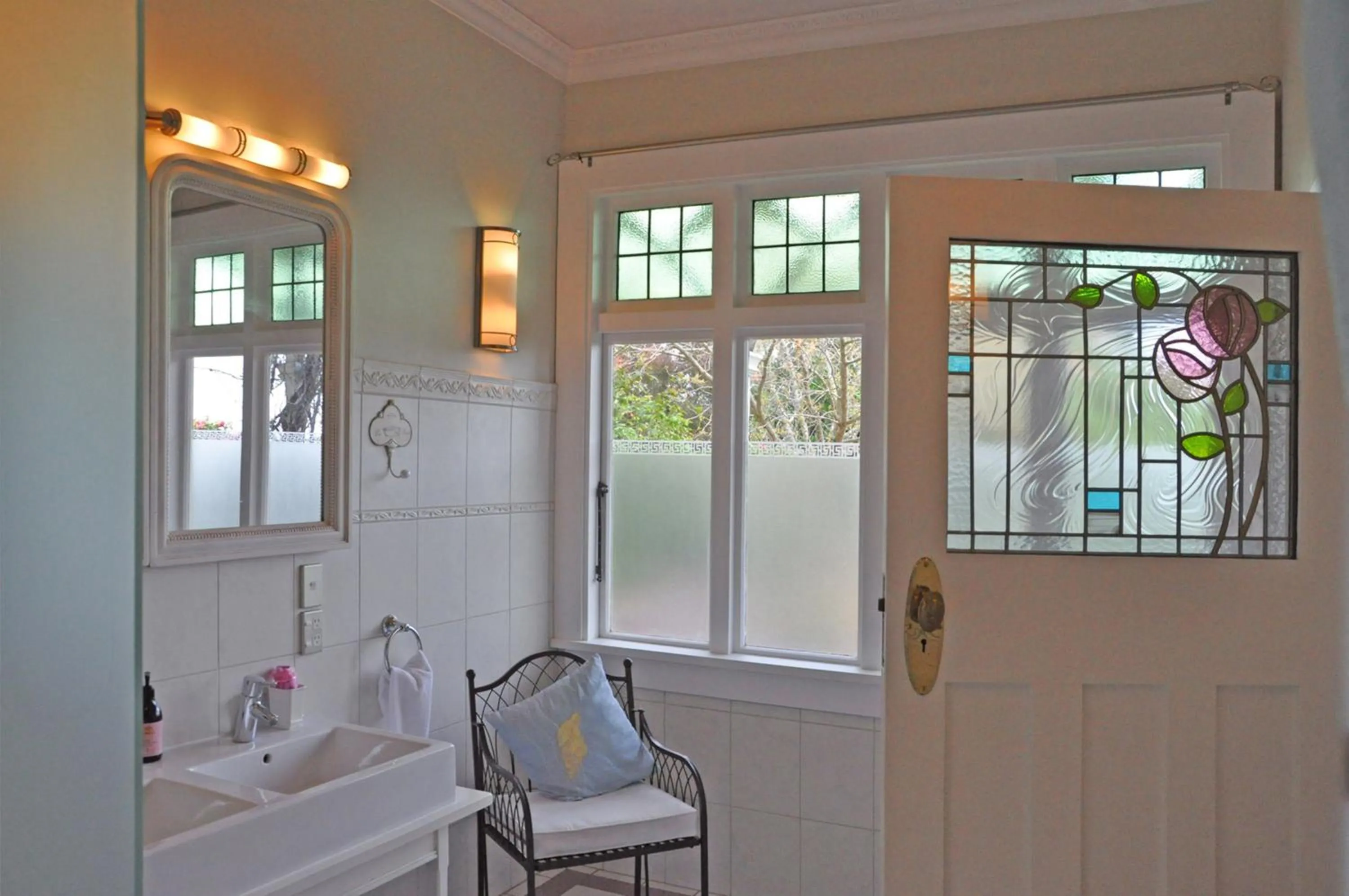 Queen Room with Garden View in Dyers House