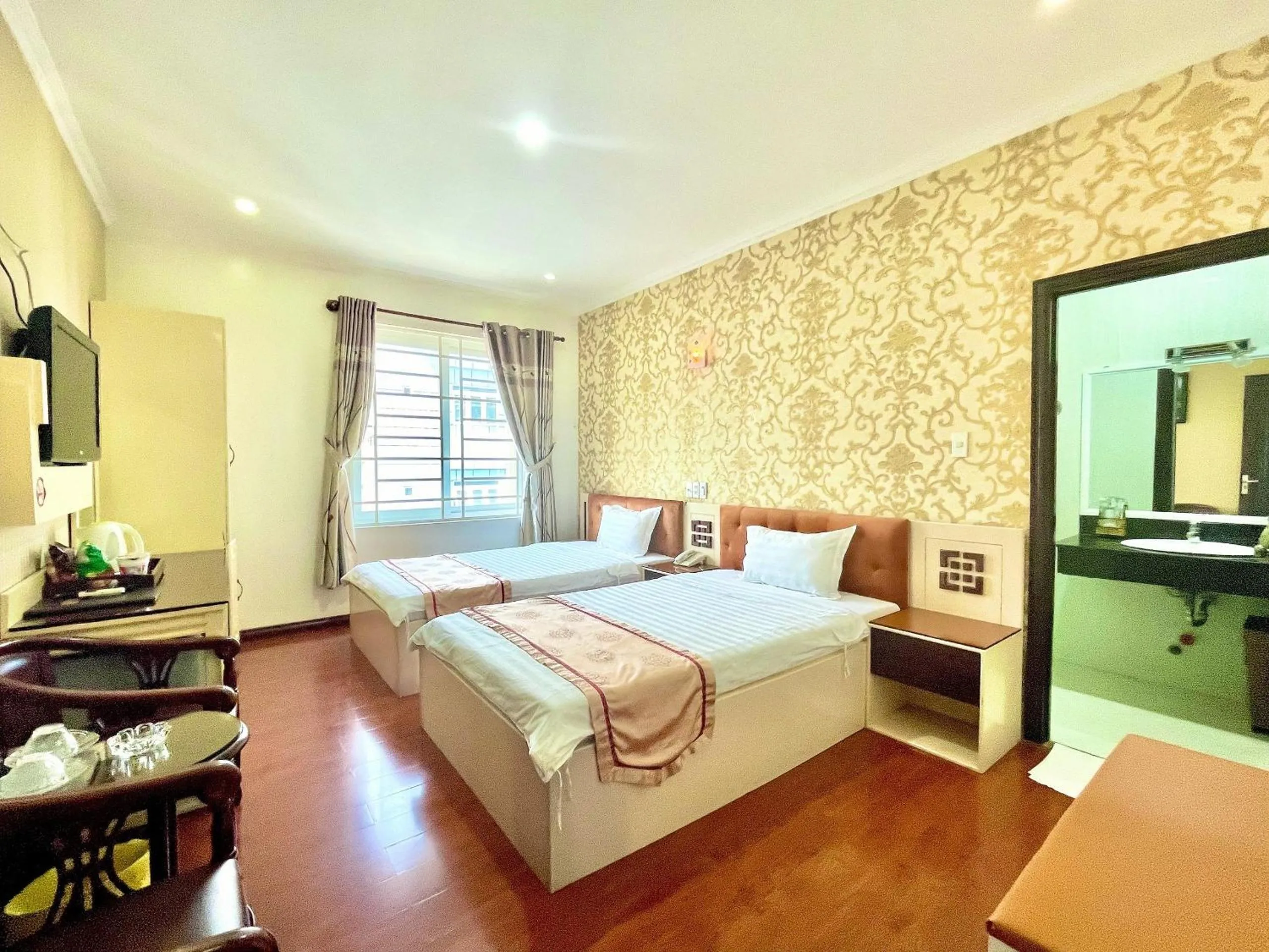 Deluxe Twin Room in Linh Phuong 2 Hotel