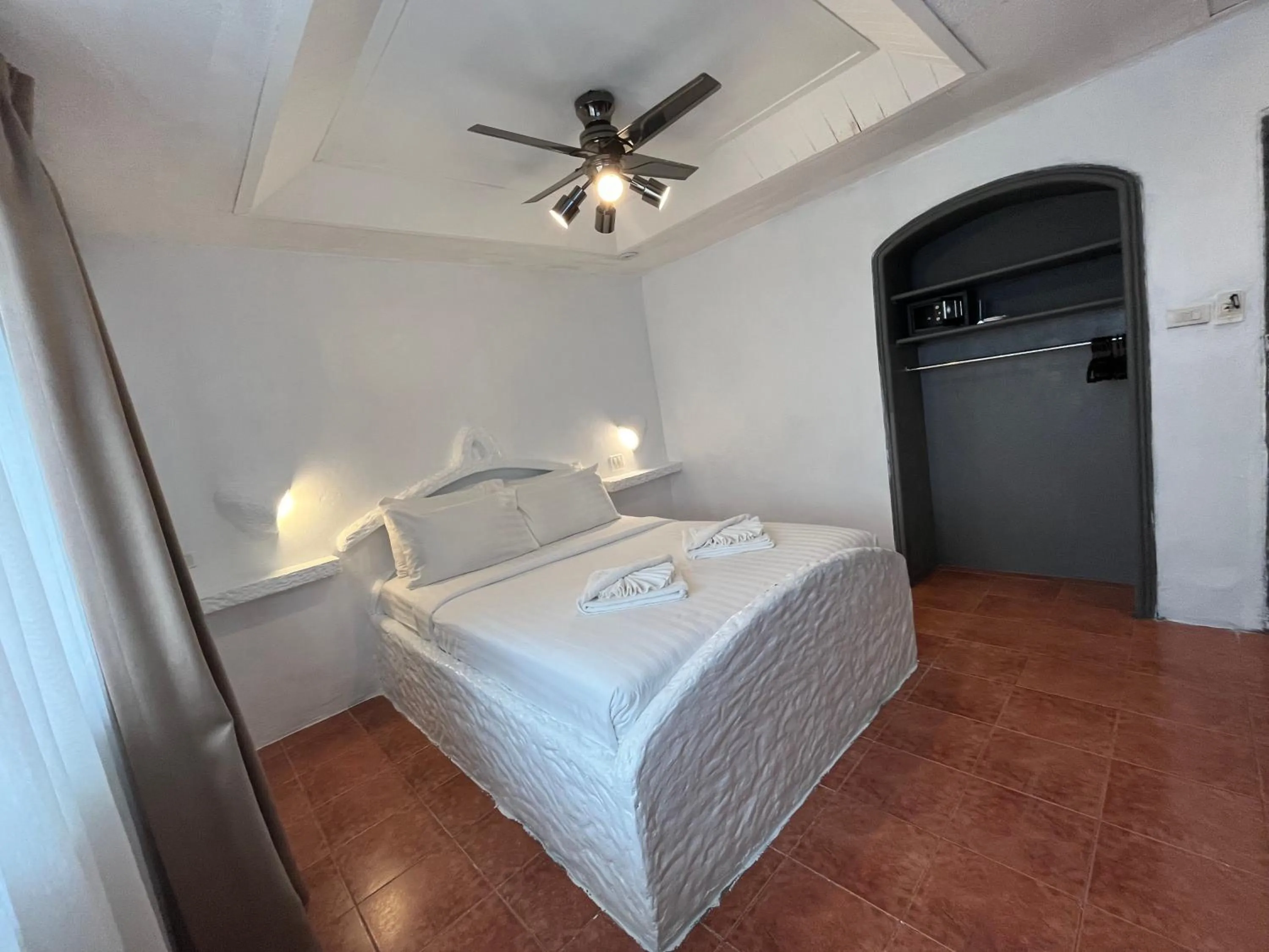 Standard Double Room in Big Boys' Bed & Burger - Patong Beach