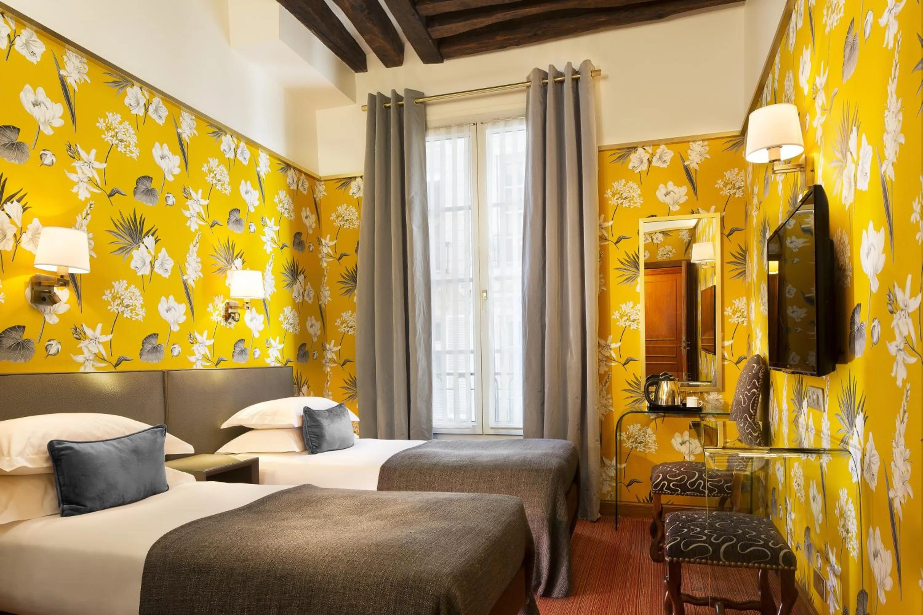 Two Connecting  Rooms in Hôtel Saint-Paul Rive-Gauche