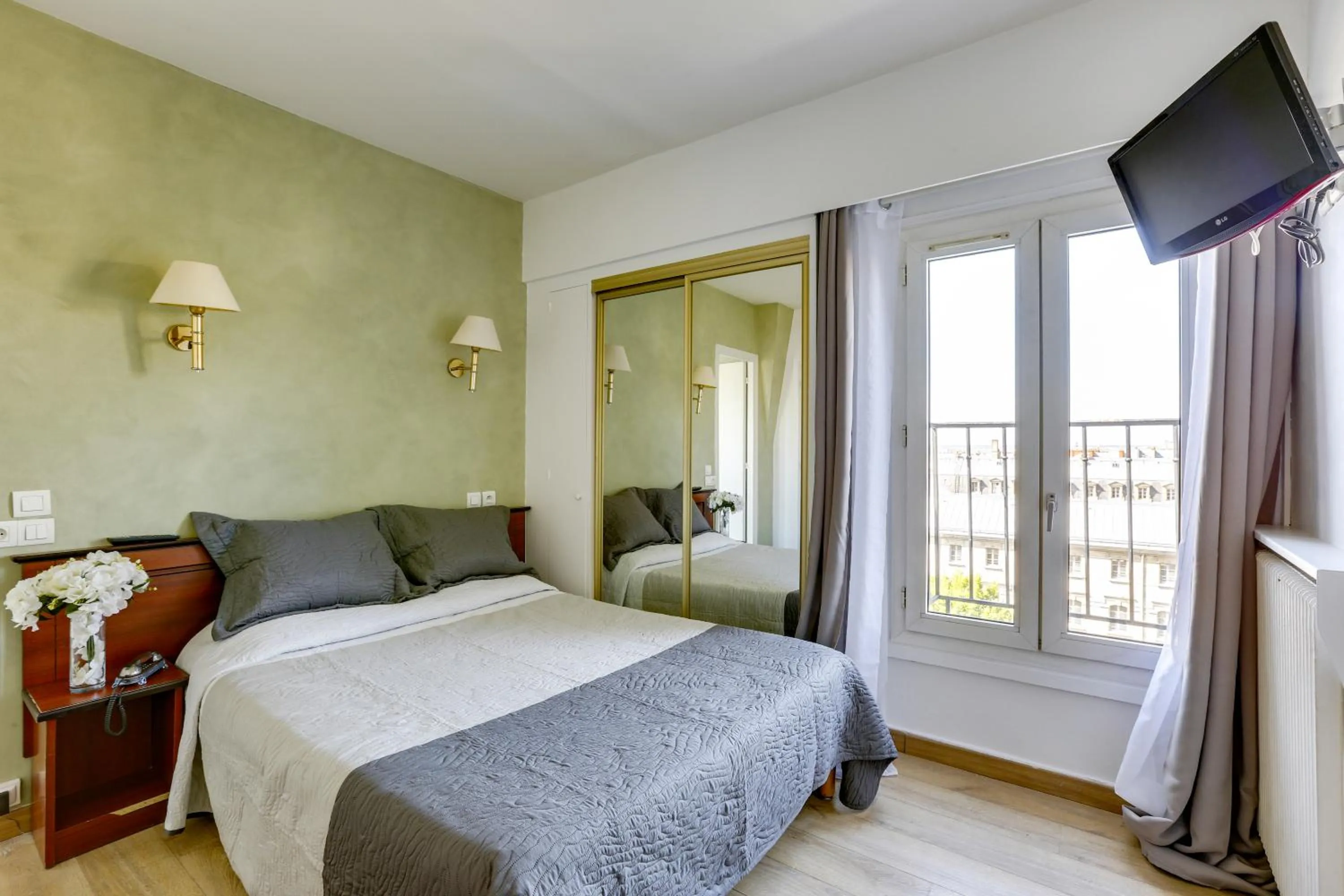 Superior Double Room in Hôtel du Square d'Anvers