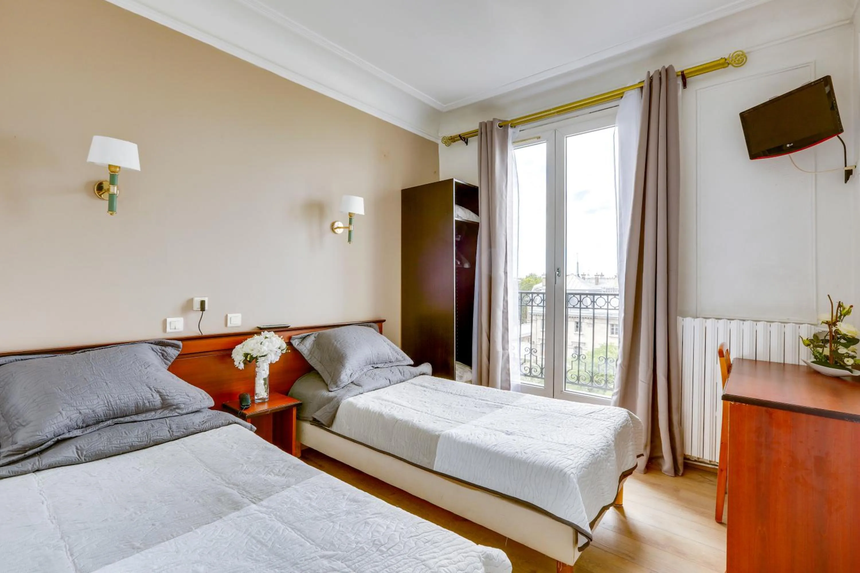 Twin Room in Hôtel du Square d'Anvers