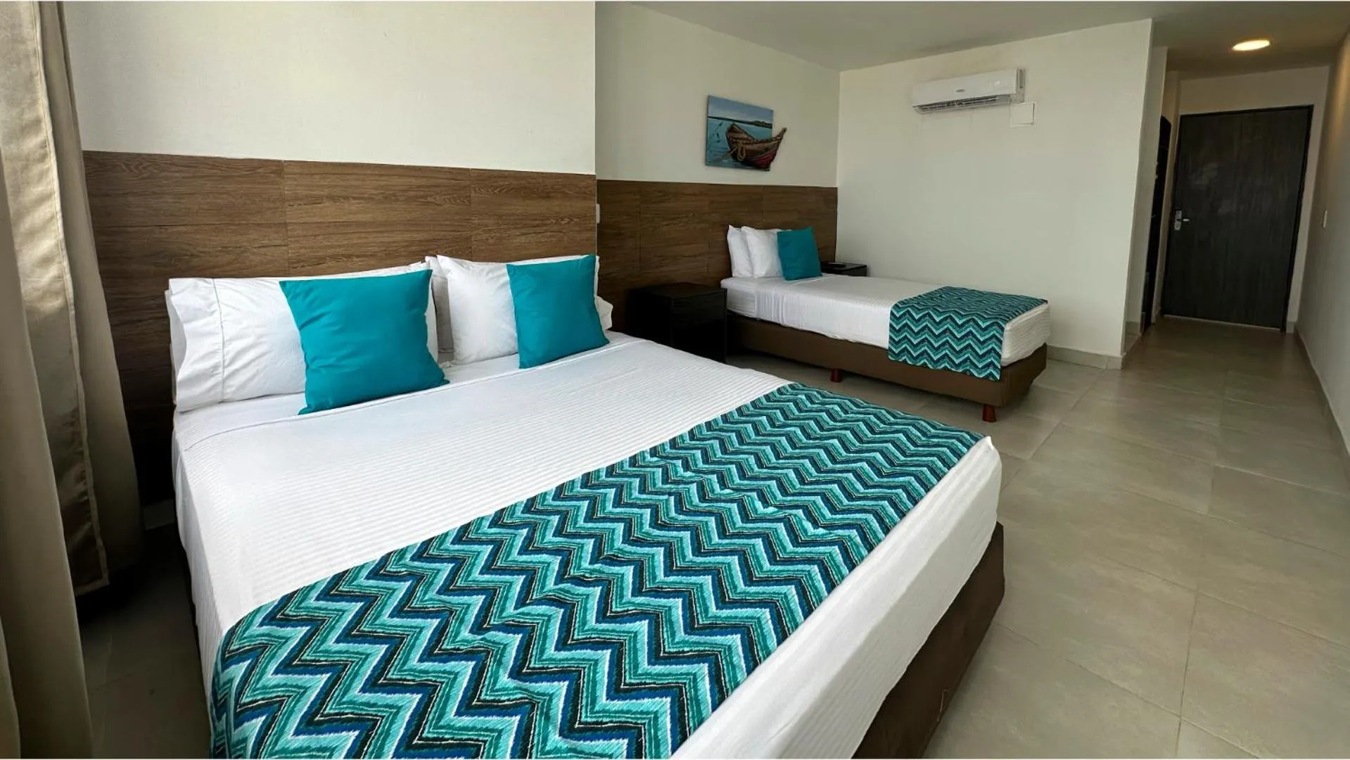 Triple Room in Hotel Tower by On vacation