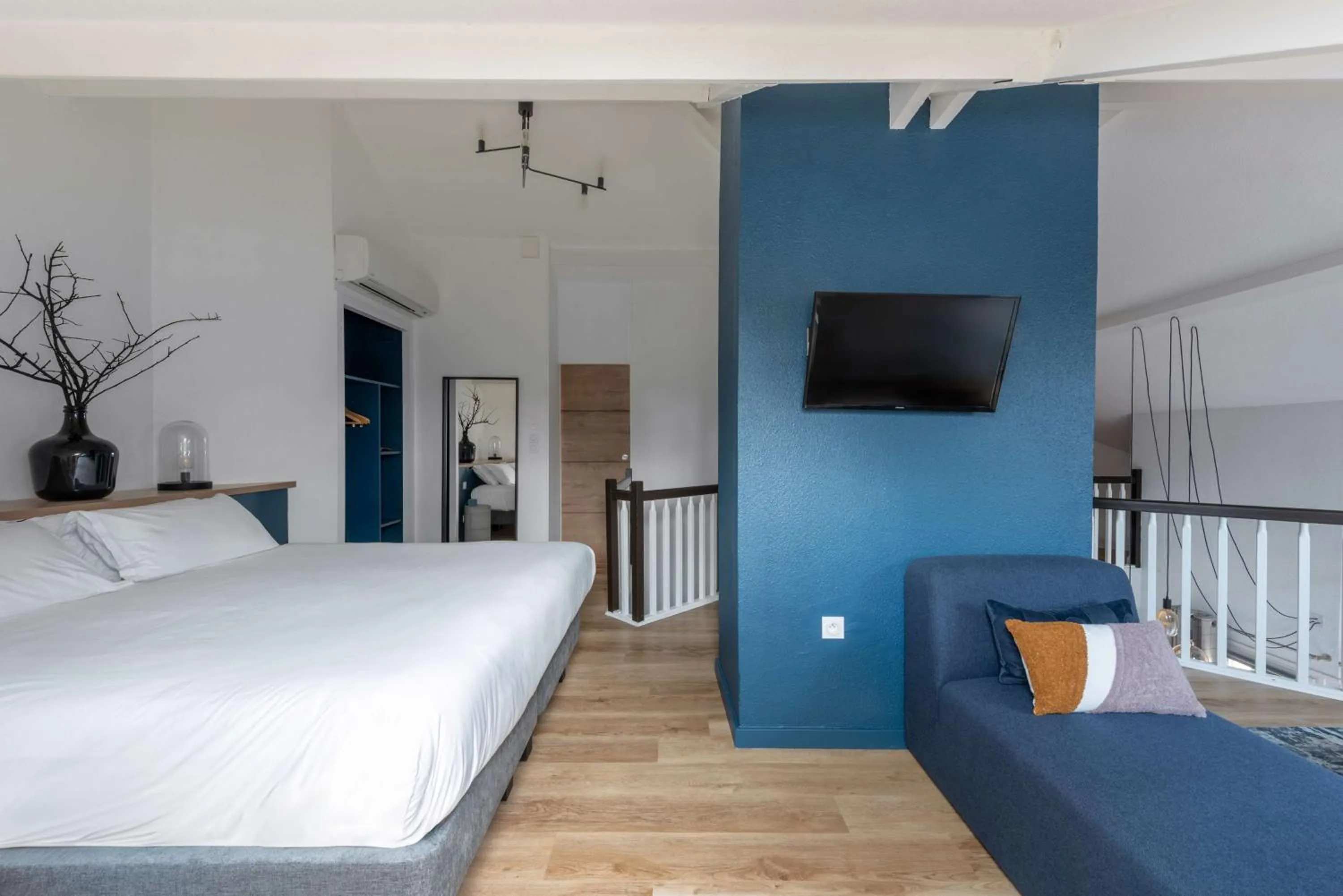 King Suite in Best Western Bridge Hotel Lyon East