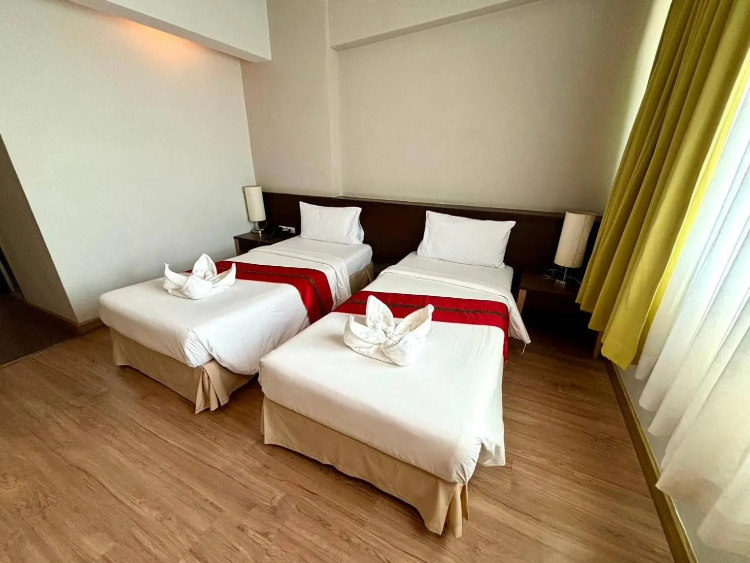 Superior Twin Room in Aloha Hatyai Hotel