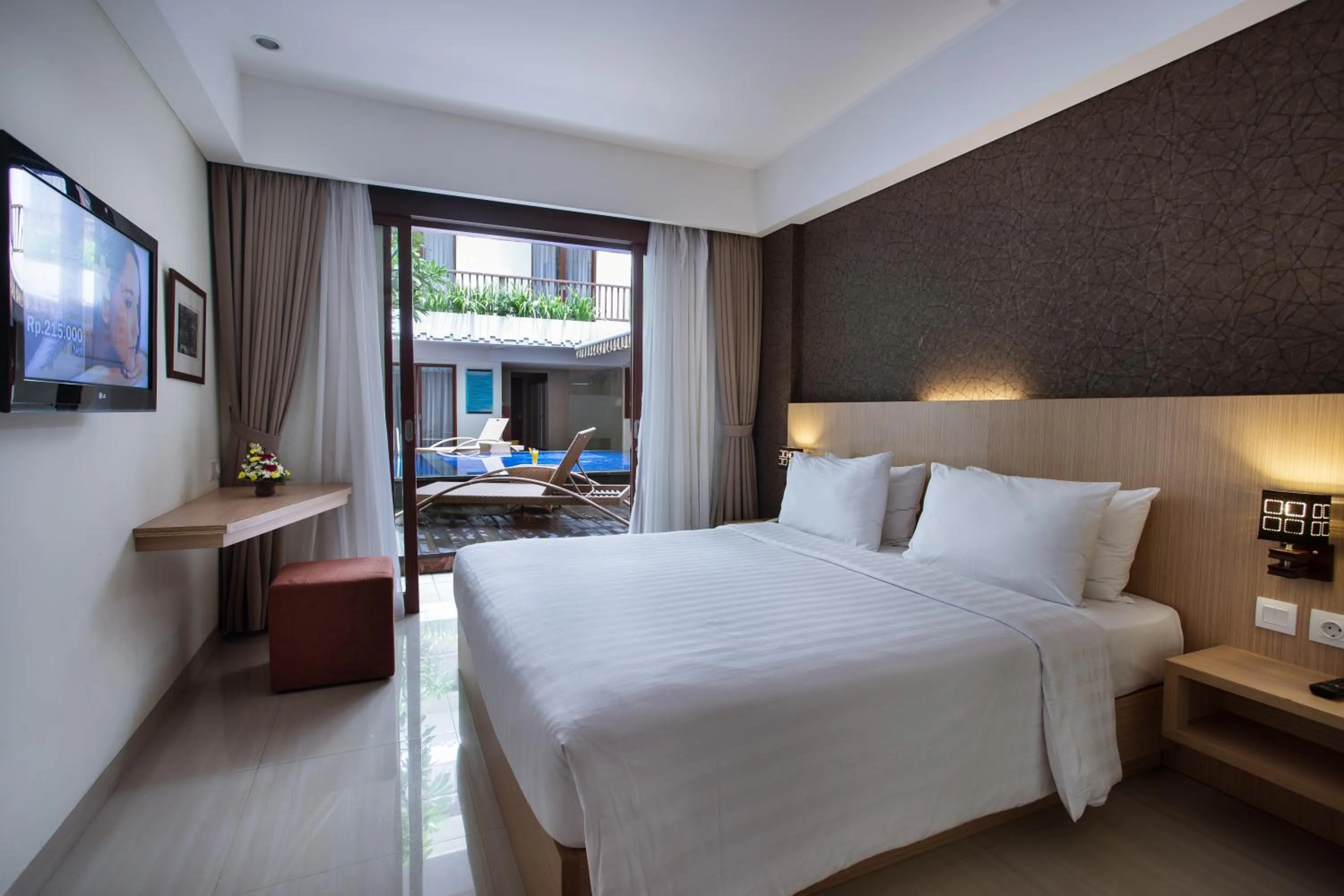 Grand Deluxe Double Room in Sense Sunset Hotel Seminyak