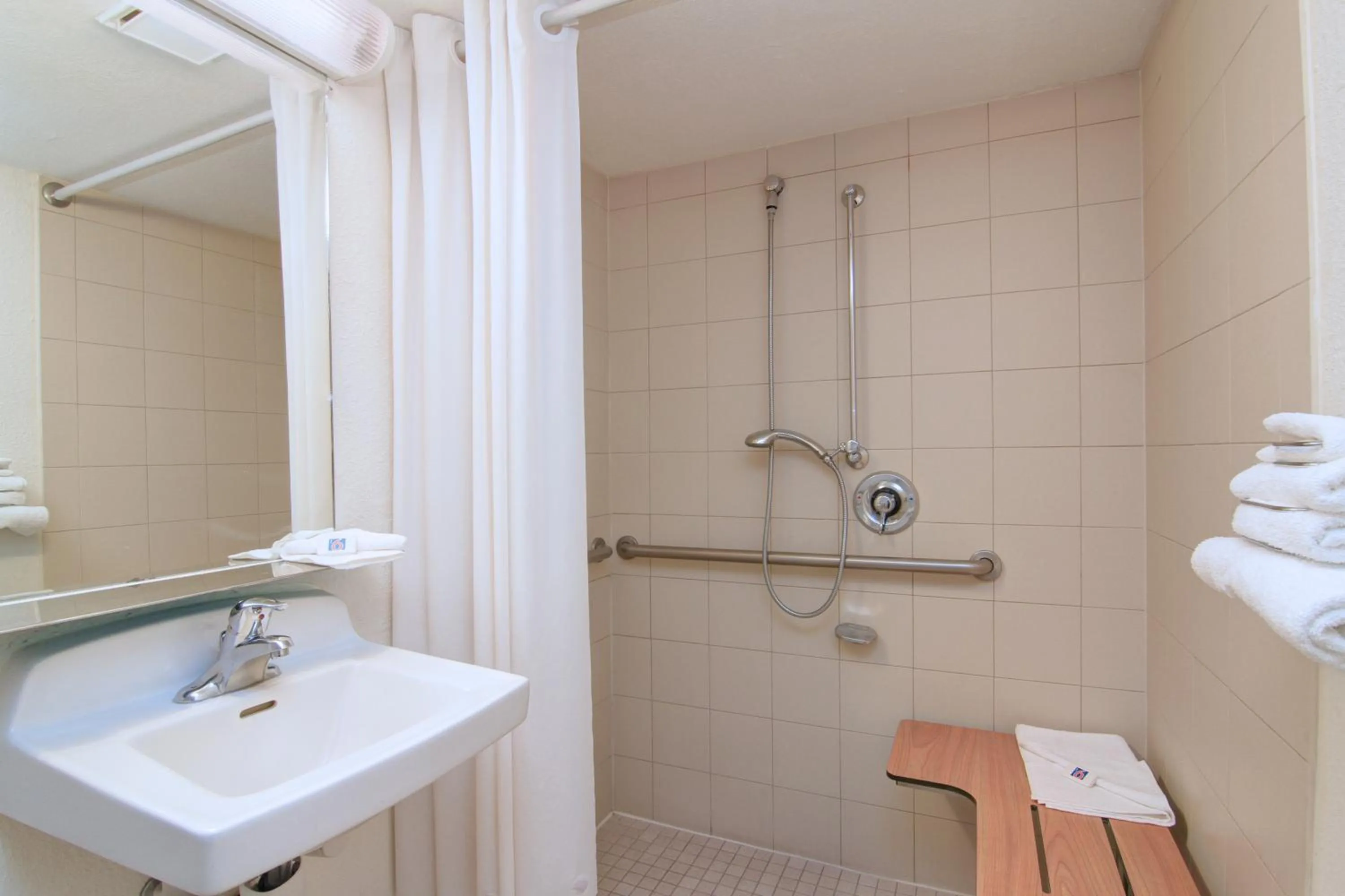 Double Room - single occupancy - Disability Access in Motel 6-Tempe, AZ - Broadway - ASU