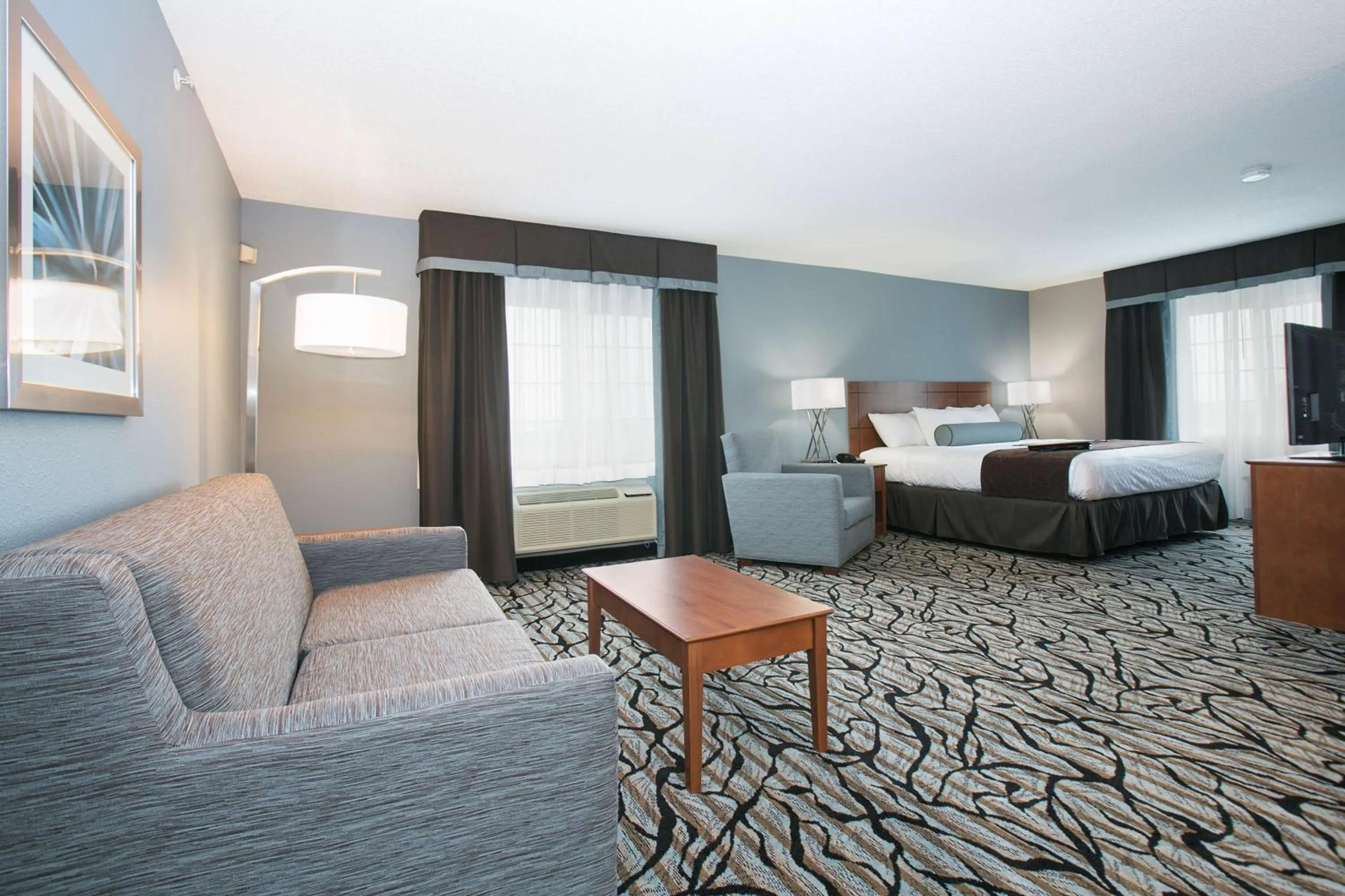 King Suite with Spa Bath in Best Western Plus Blaine at the National Sports Center