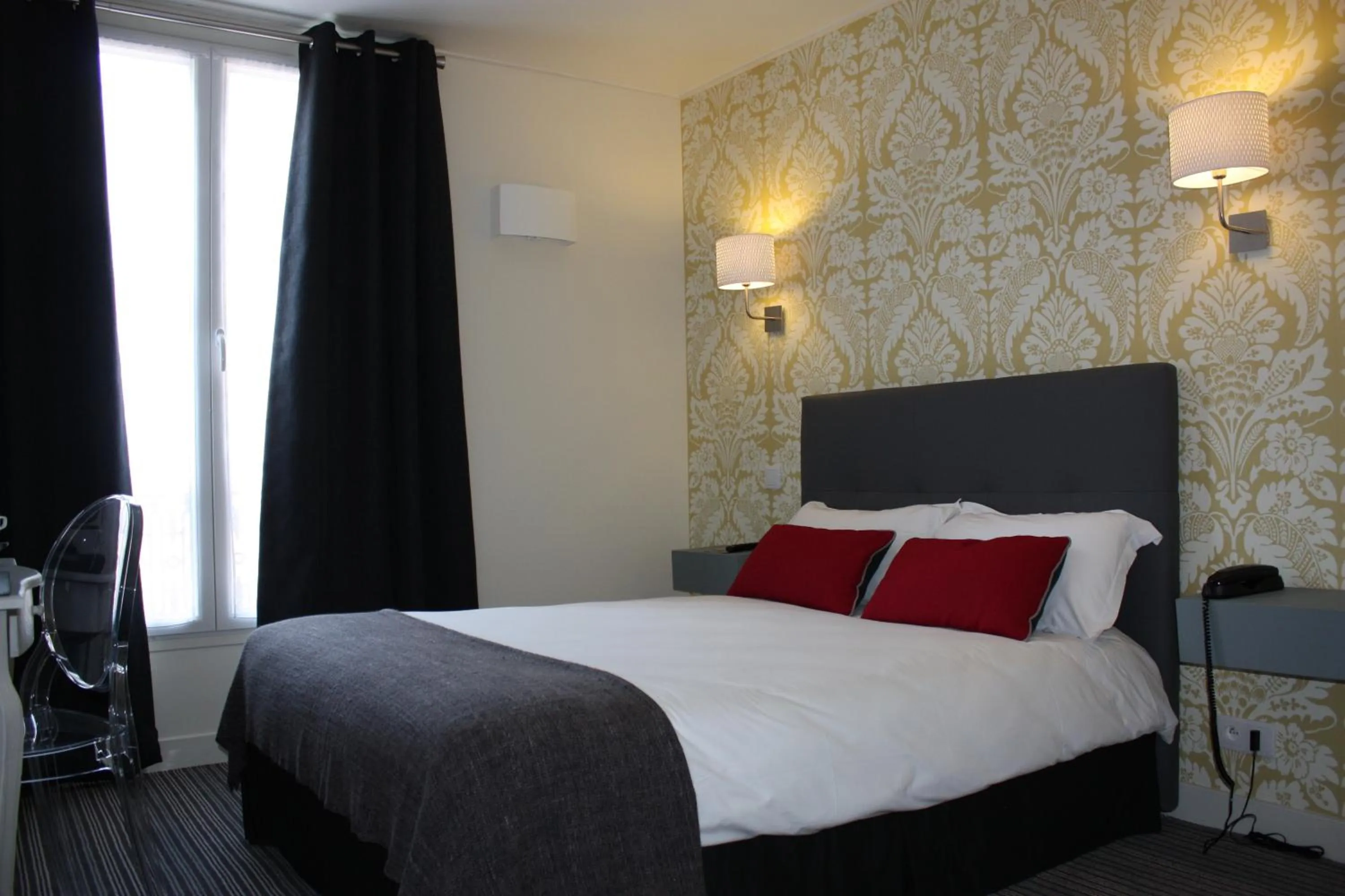 Deluxe Double Room - Garden View in Hotel Dauphin