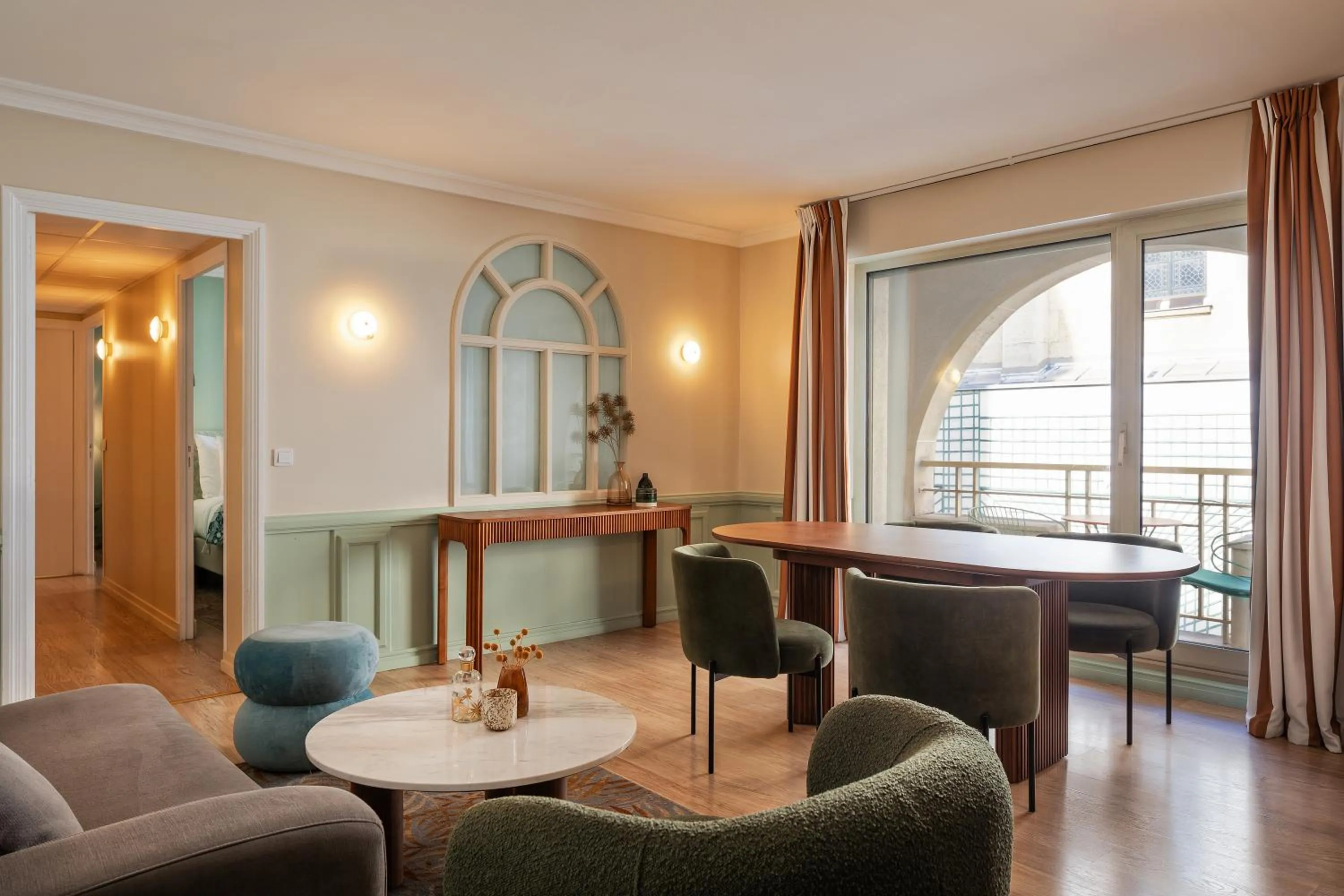 Appartment 4 people with Balcony in Royal Garden Champs-Élysées