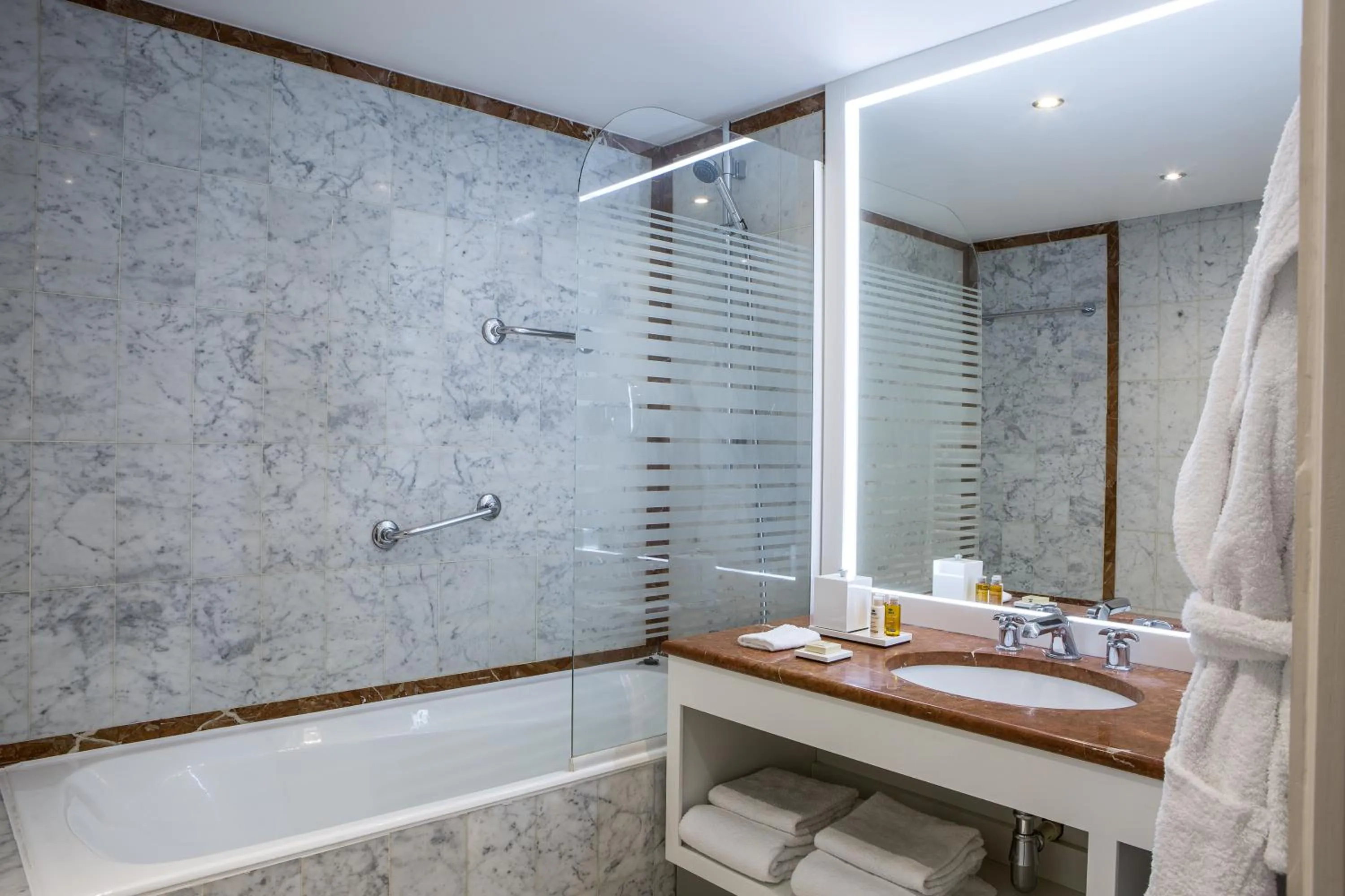 Executive Room in Royal Garden Champs-Élysées