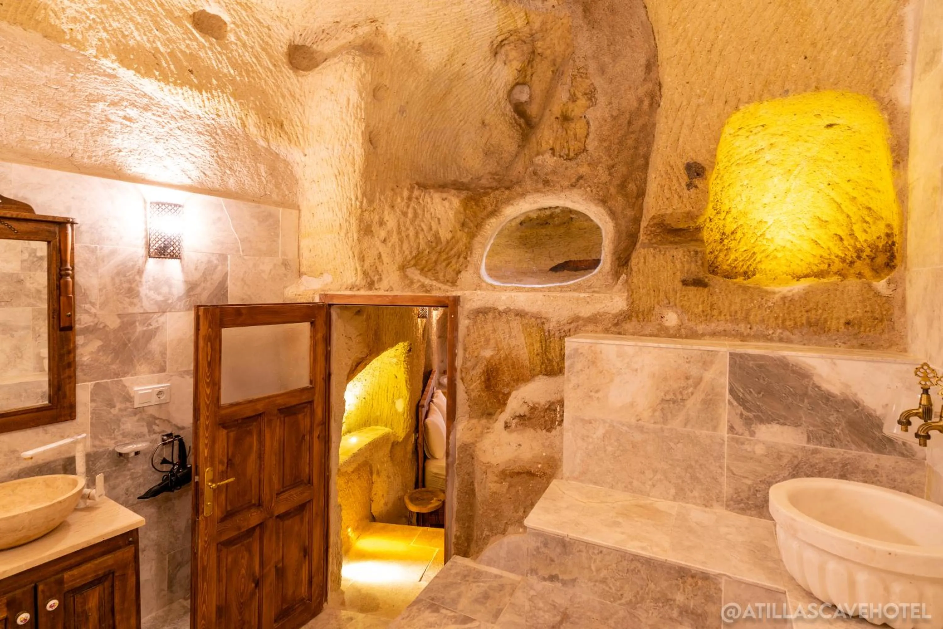 Deluxe Double Room with Bath in Atilla's Cave Hotel