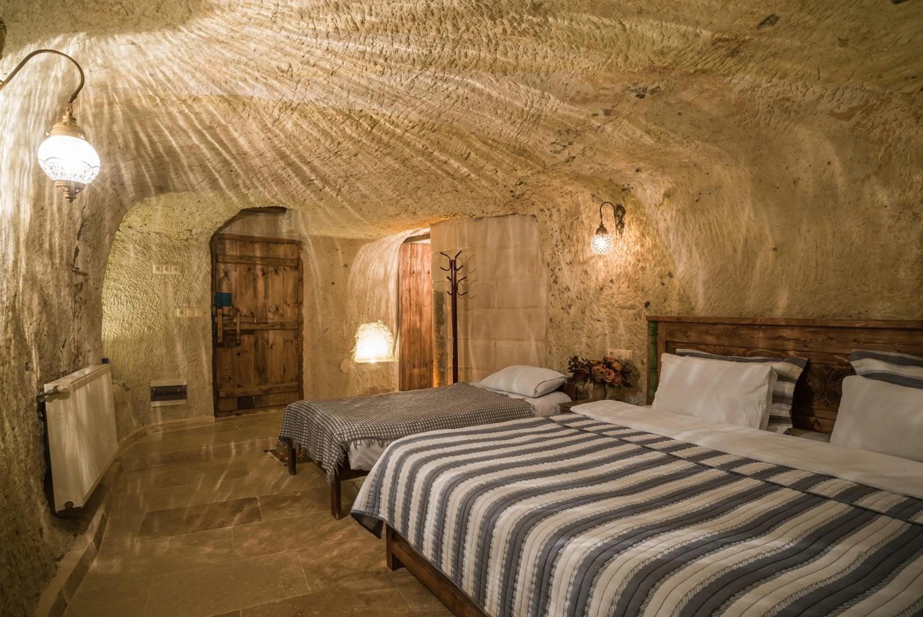 Comfort Triple Room with Shower in Atilla's Cave Hotel