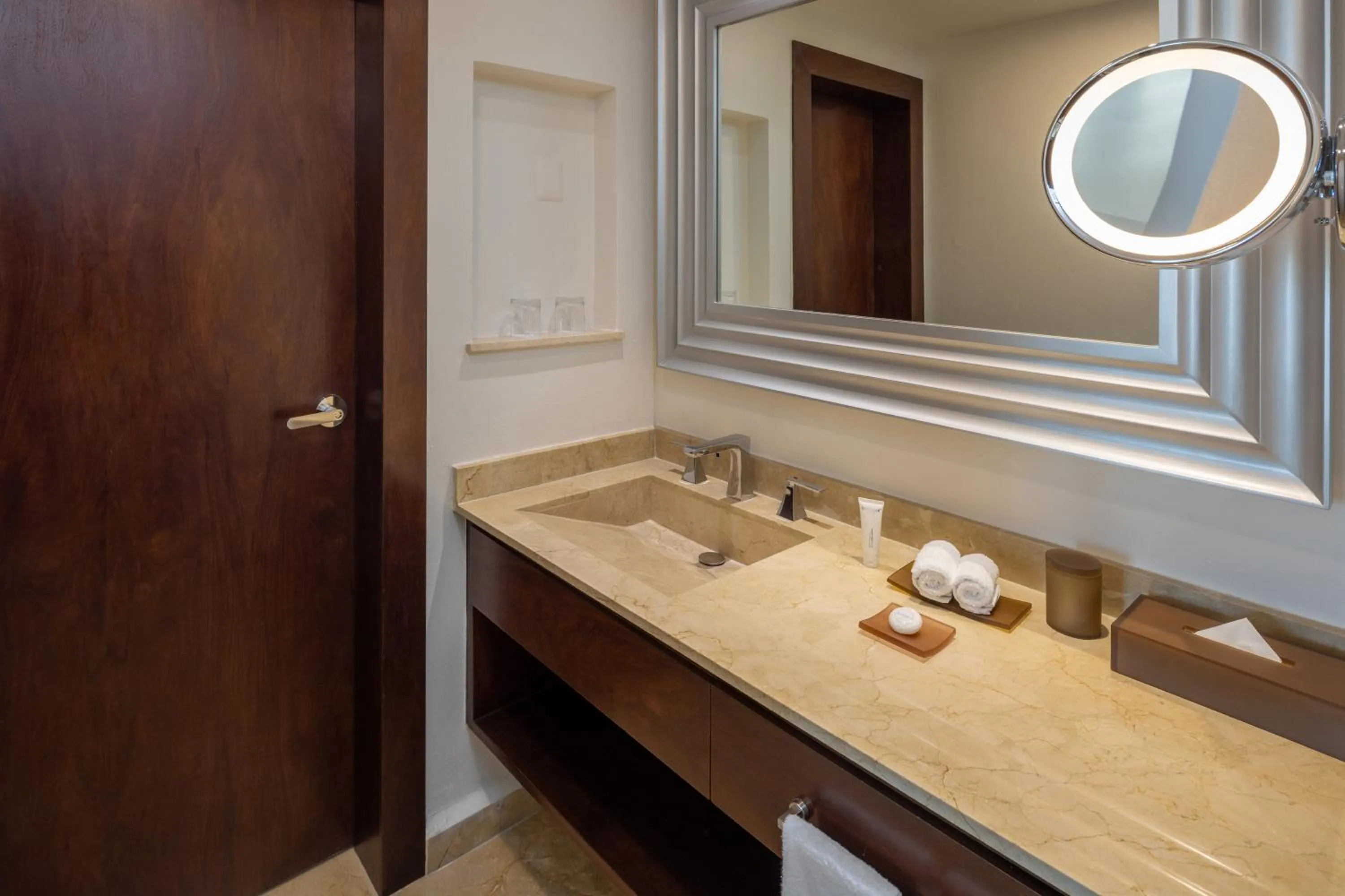 Superior Honeymoon Suite Ocean Front - King Size Bed in Moon Palace Nizuc - All Inclusive