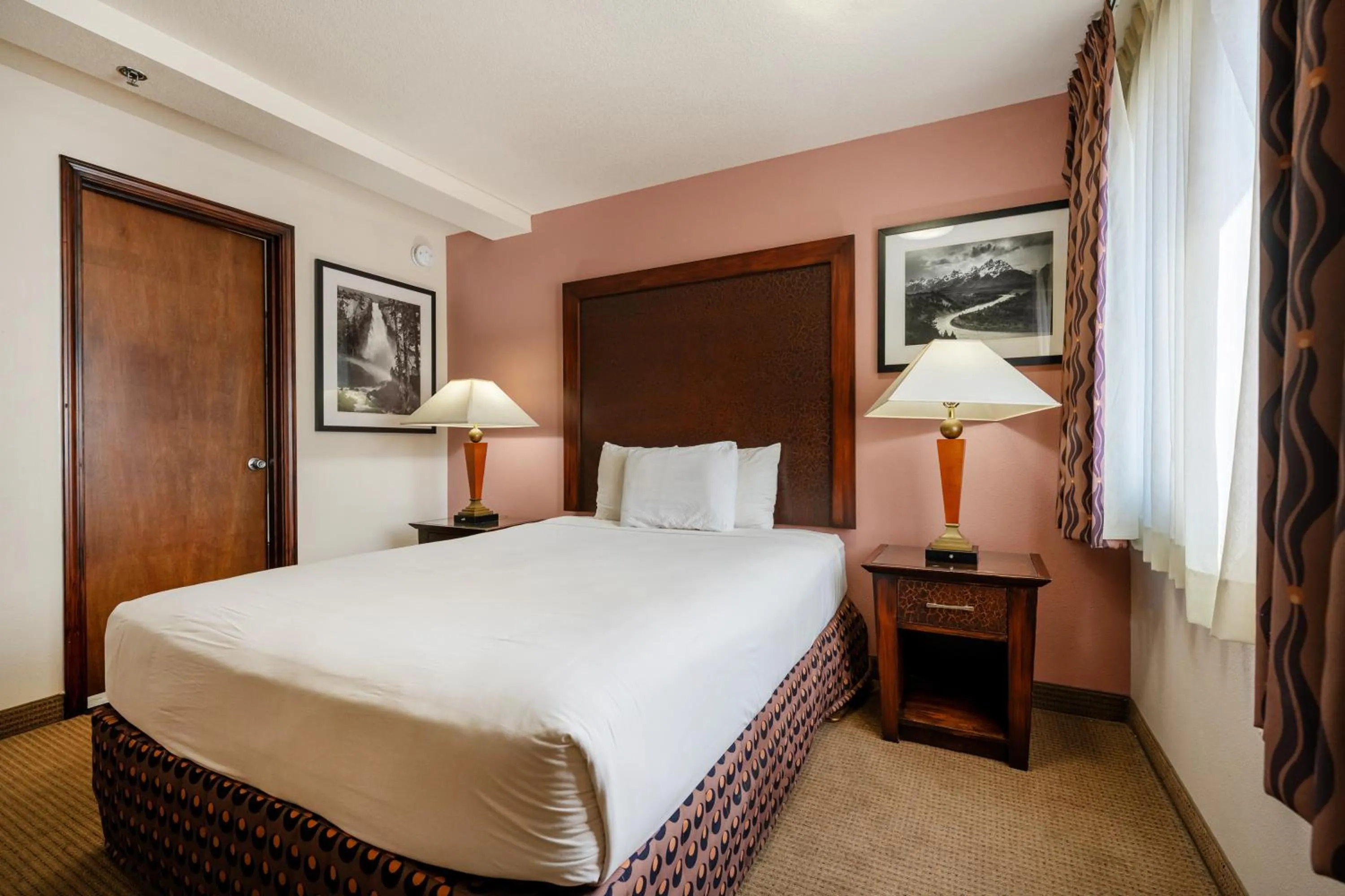 King Bed Non-Smoking in District Hotel by OYO Portland Convention Center