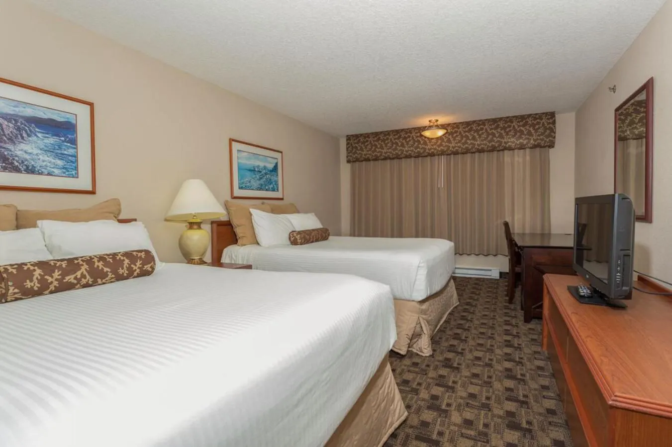 Queen Room with Two Queen Beds in Shilo Inn Suites Newport