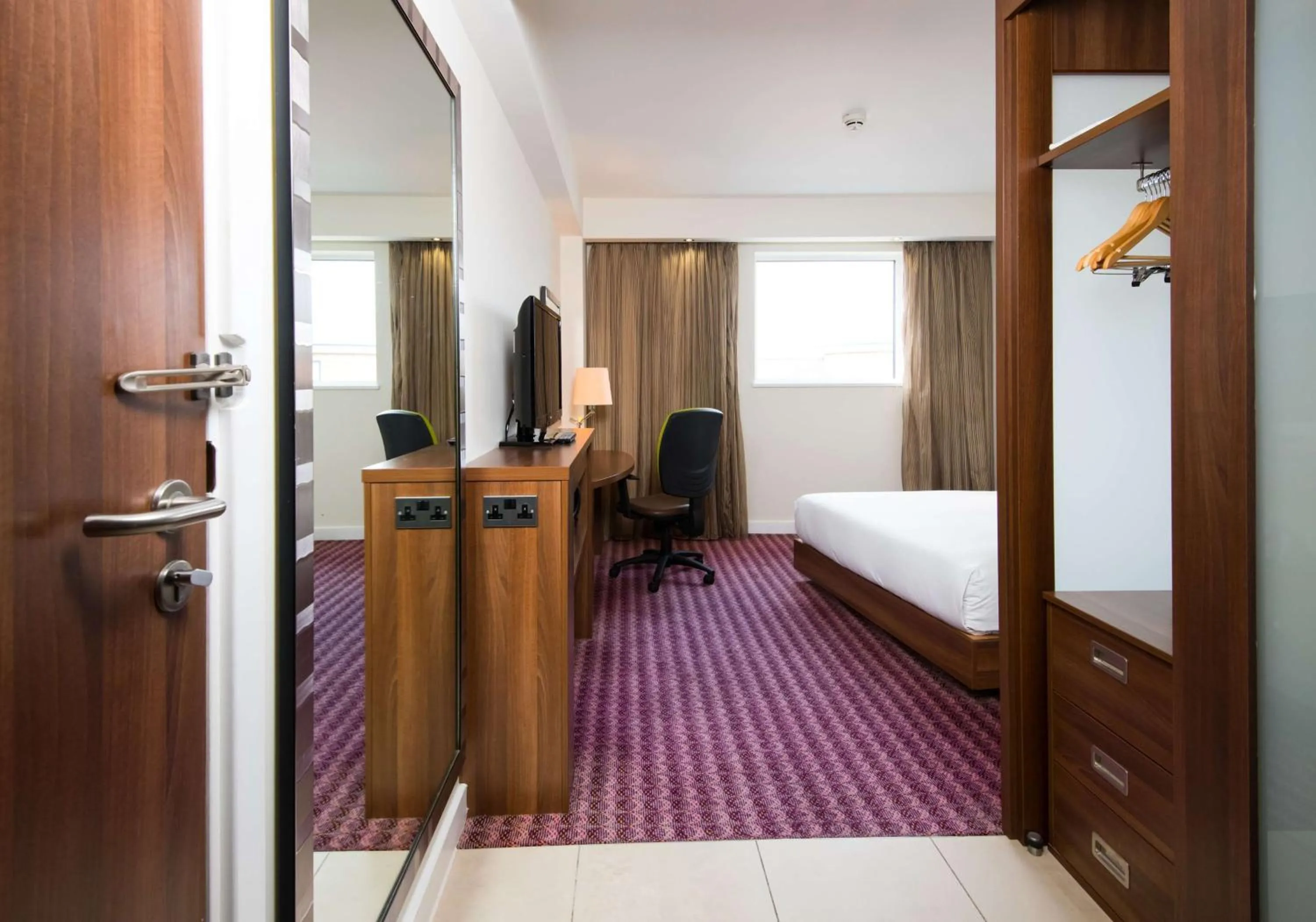 Queen Room - Mobility Access in Hampton by Hilton Birmingham Jewellery Quarter