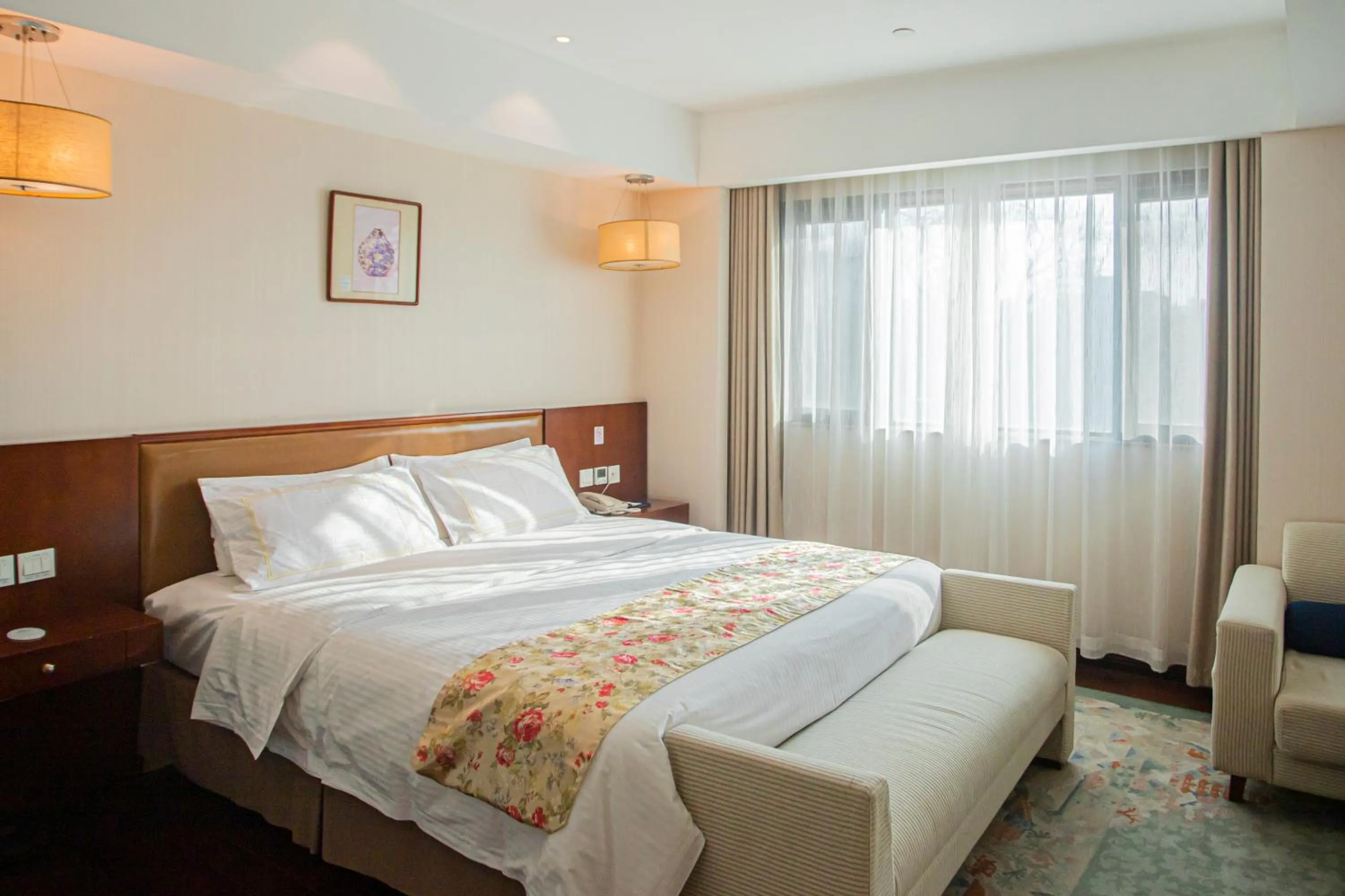 Executive Deluxe Queen Room in Jade Garden Hotel