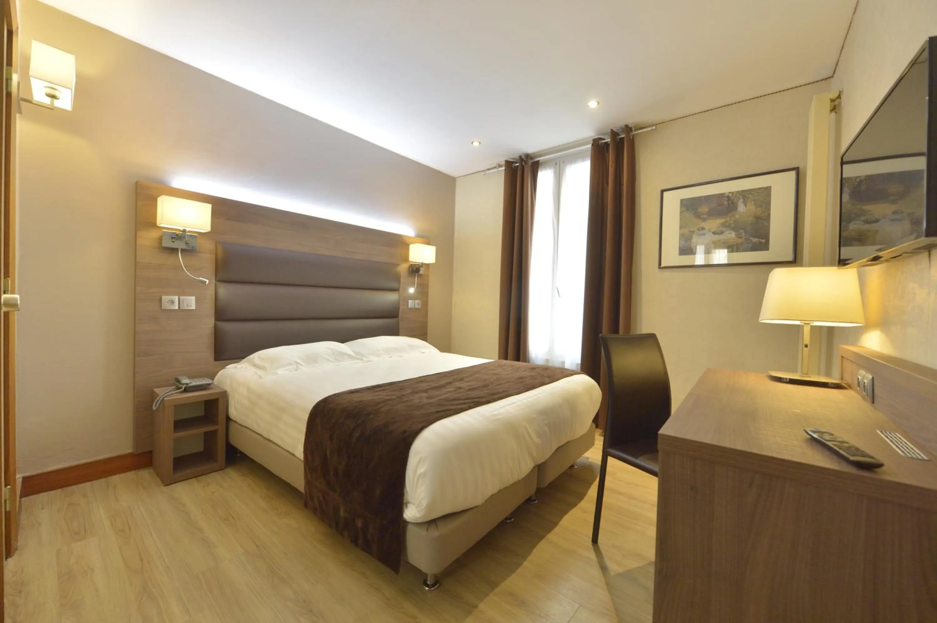 Double or Twin Room in Hôtel Renoir Montparnasse