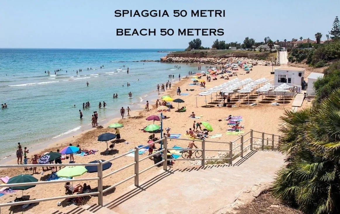 Three-Bedroom House in Fuori Rotta