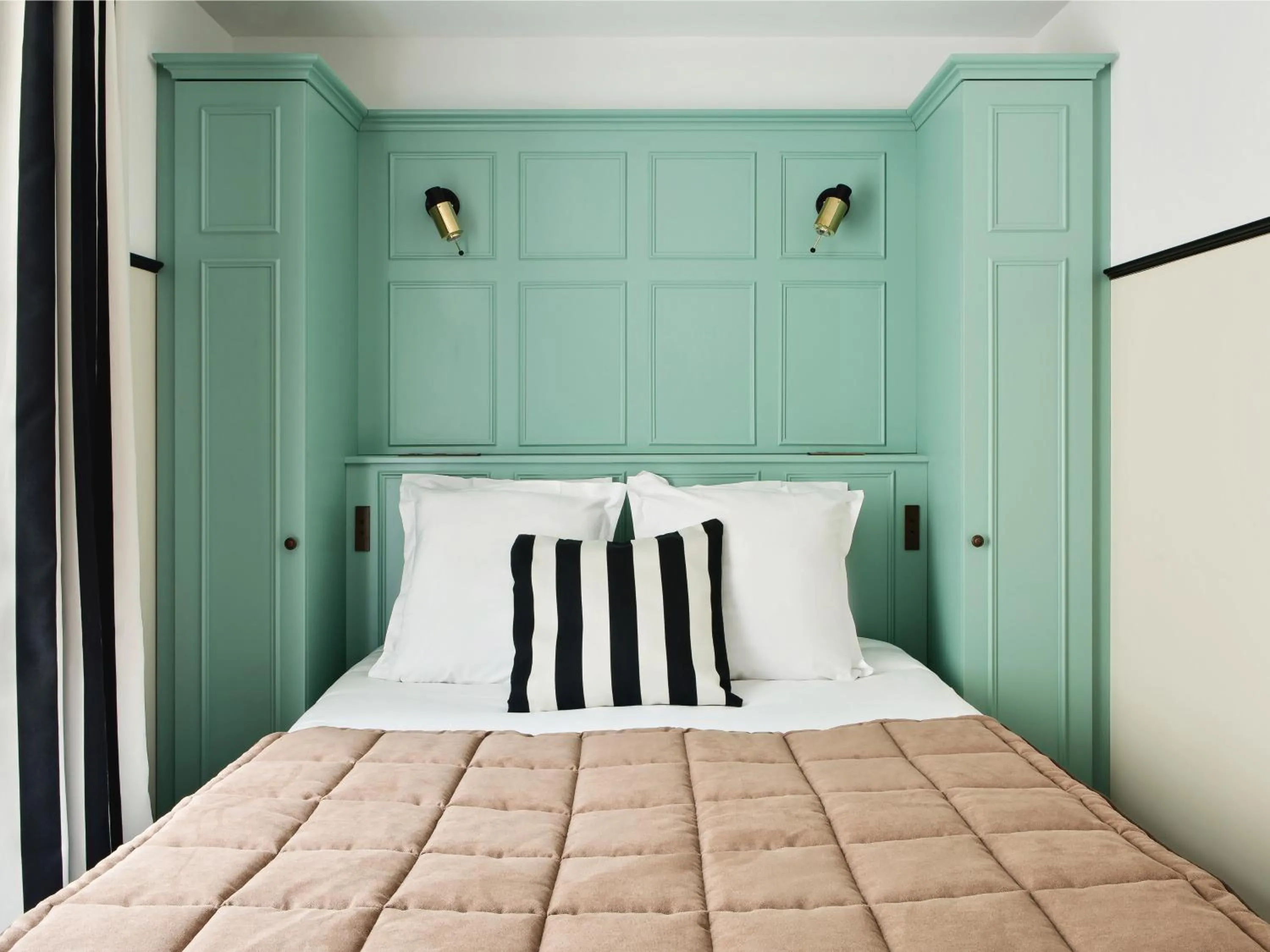 Small Double Room in New Hotel Lafayette