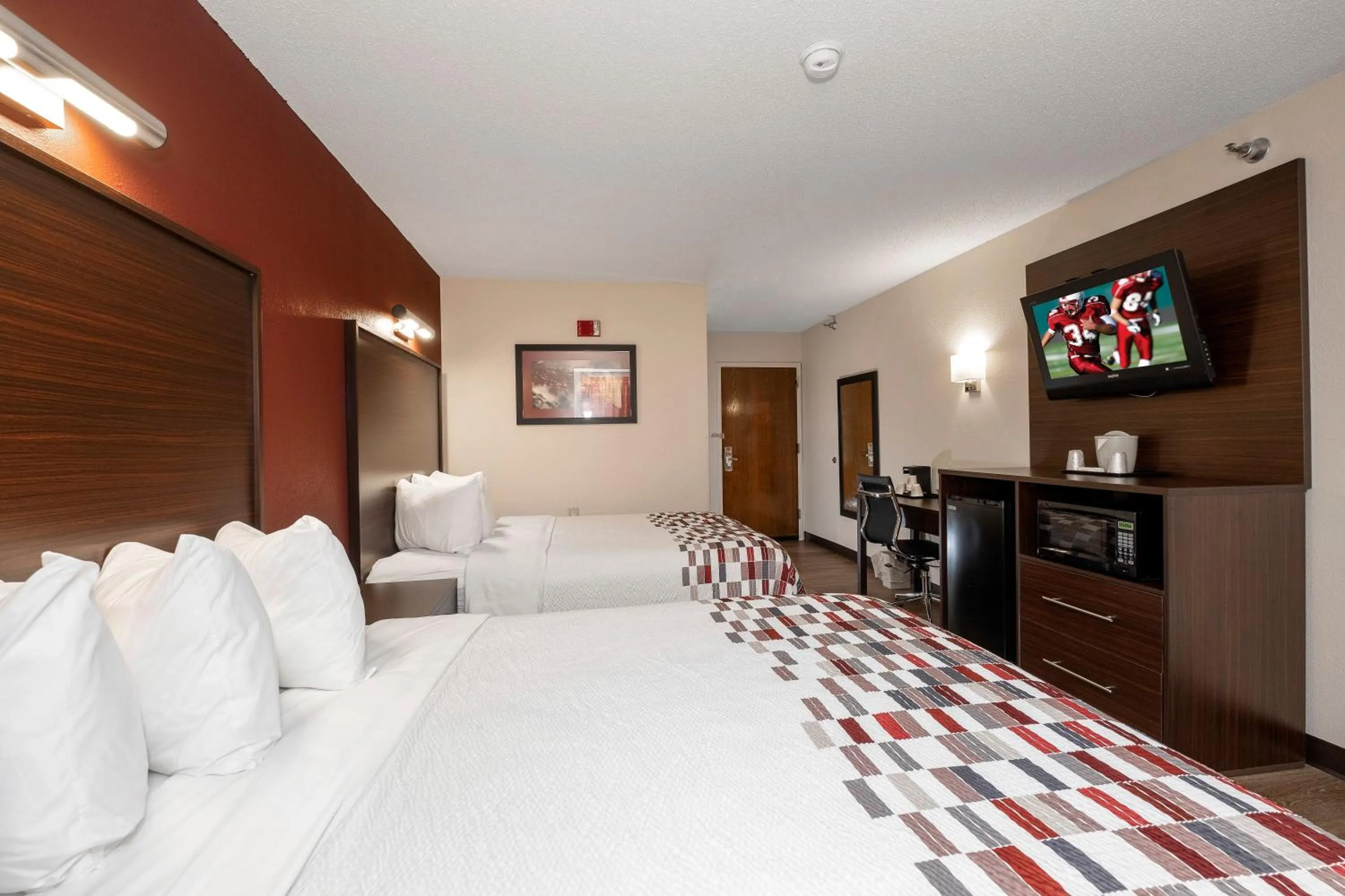 Deluxe Queen Room with Two Queen Beds Disability Access Non-Smoking in Red Roof Inn Springfield, MO