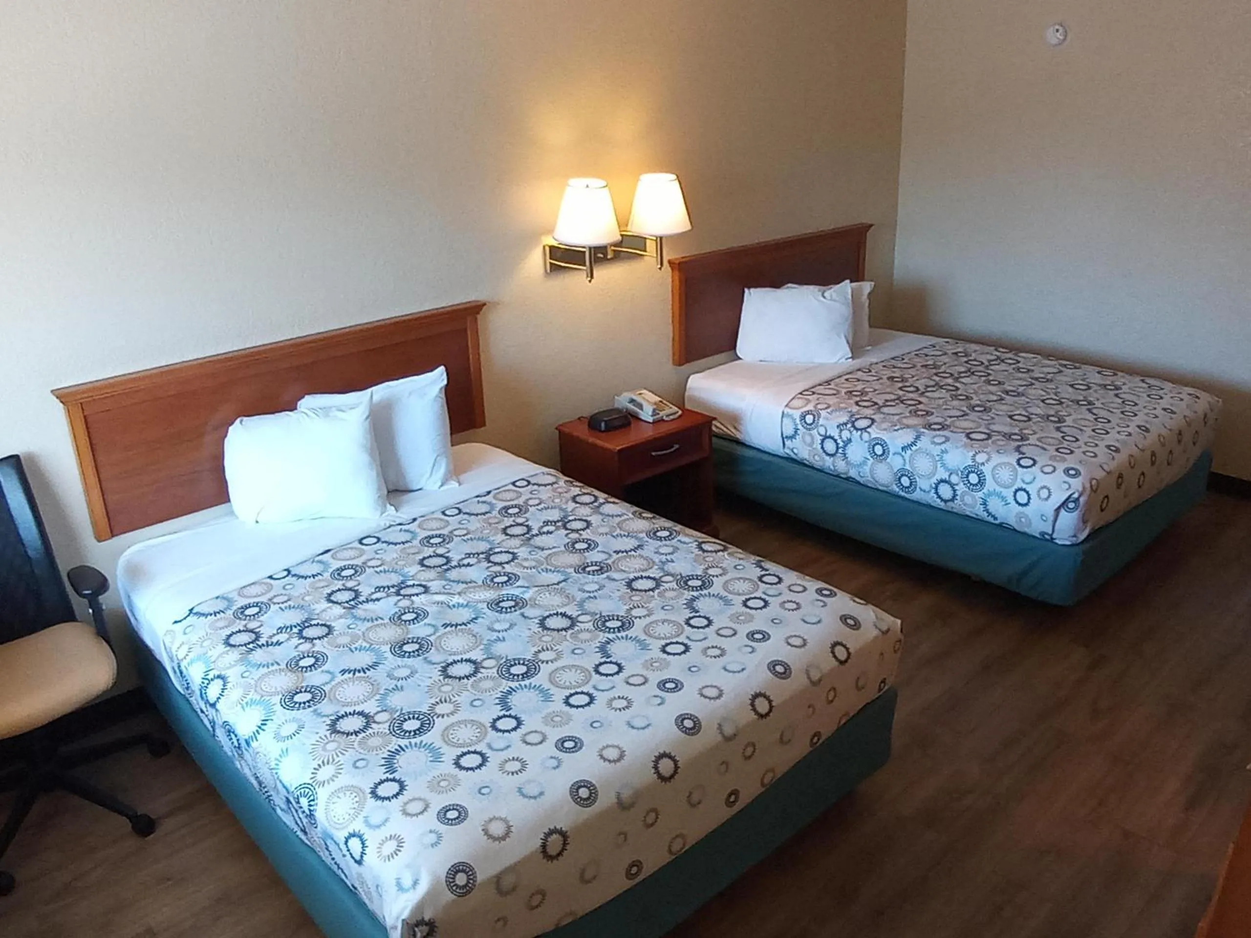Queen Room with Two Queen Beds - Non-Smoking in Hole Inn the Wall Hotel - Fort Walton Beach - Sunset Plaza - nearby Beaches & Hurlburt