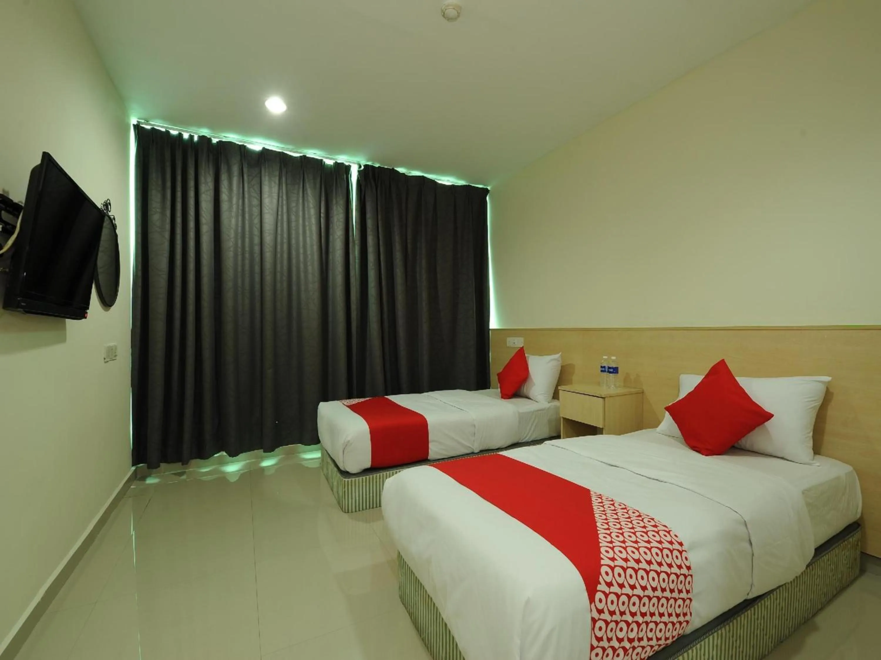 Deluxe Twin Room in OYO 1055 Batu Caves Star Hotel