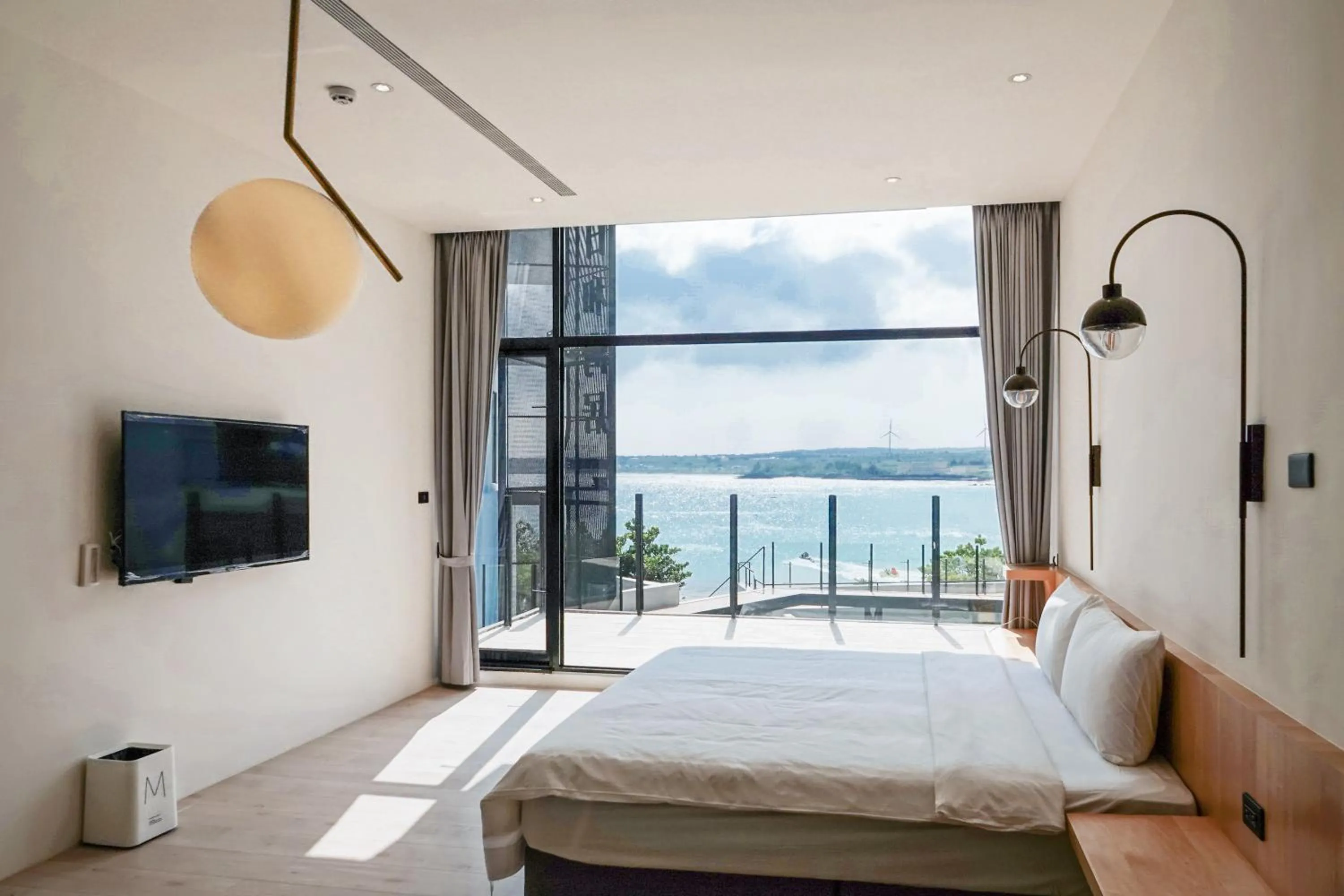 Deluxe Double Room with Balcony in Sunshine Liv.