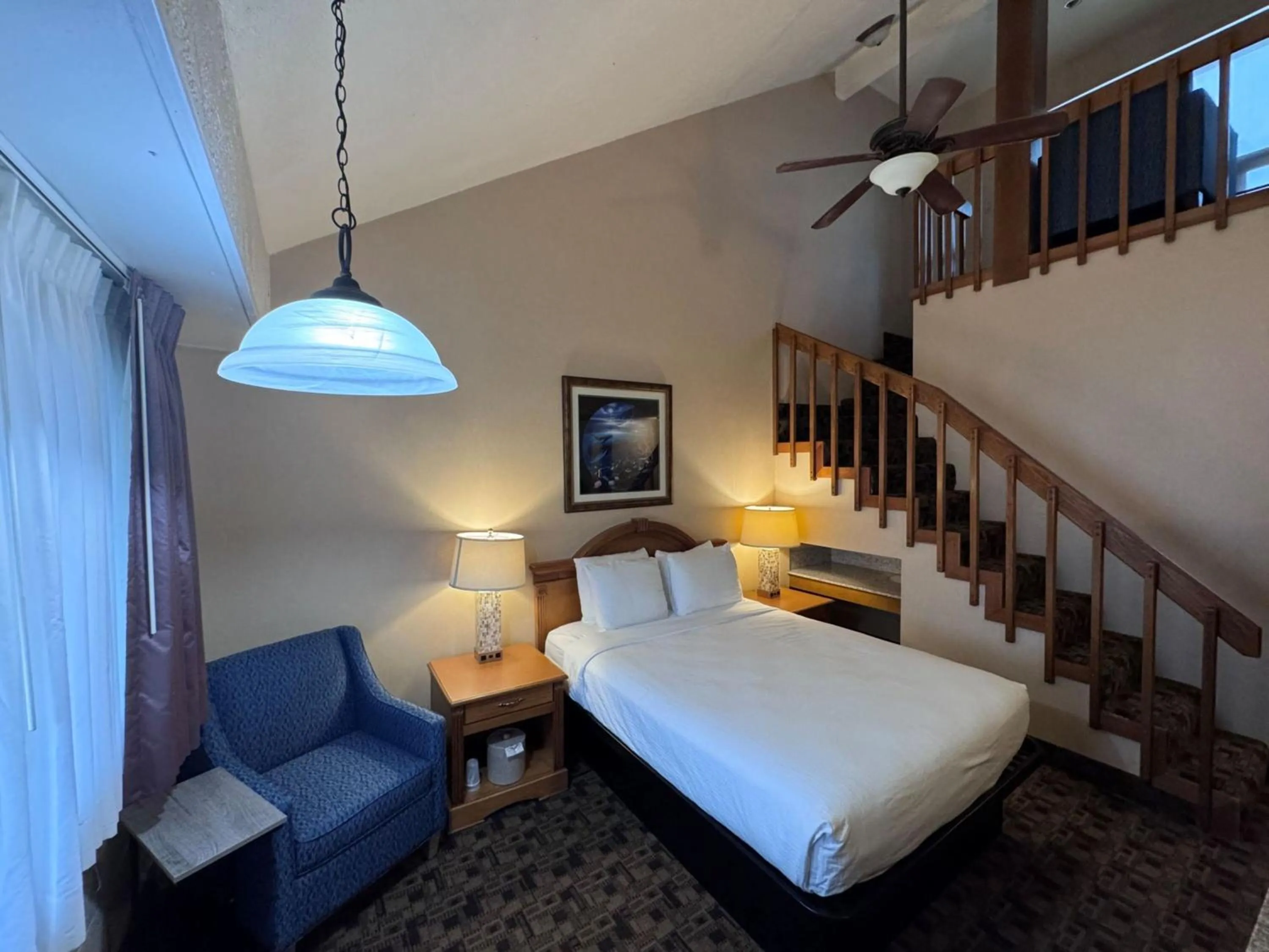 Deluxe Queen Room in Promenade Inn & Suites Oceanfront