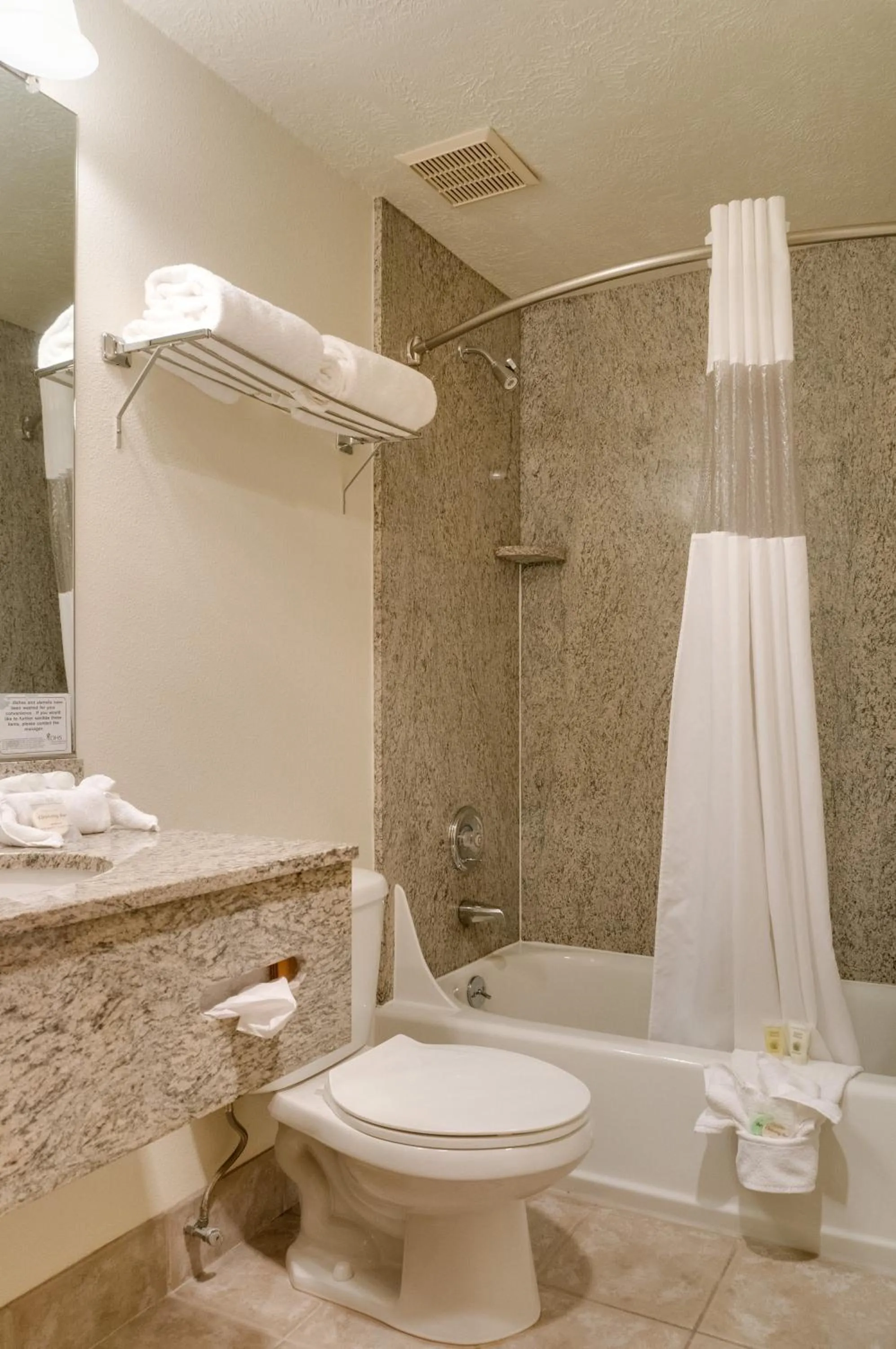 Queen Room in Promenade Inn & Suites Oceanfront