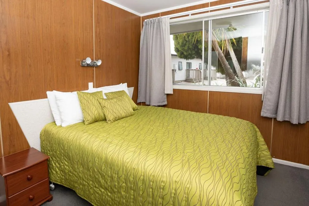 One-Bedroom Apartment in Peninsula Motel