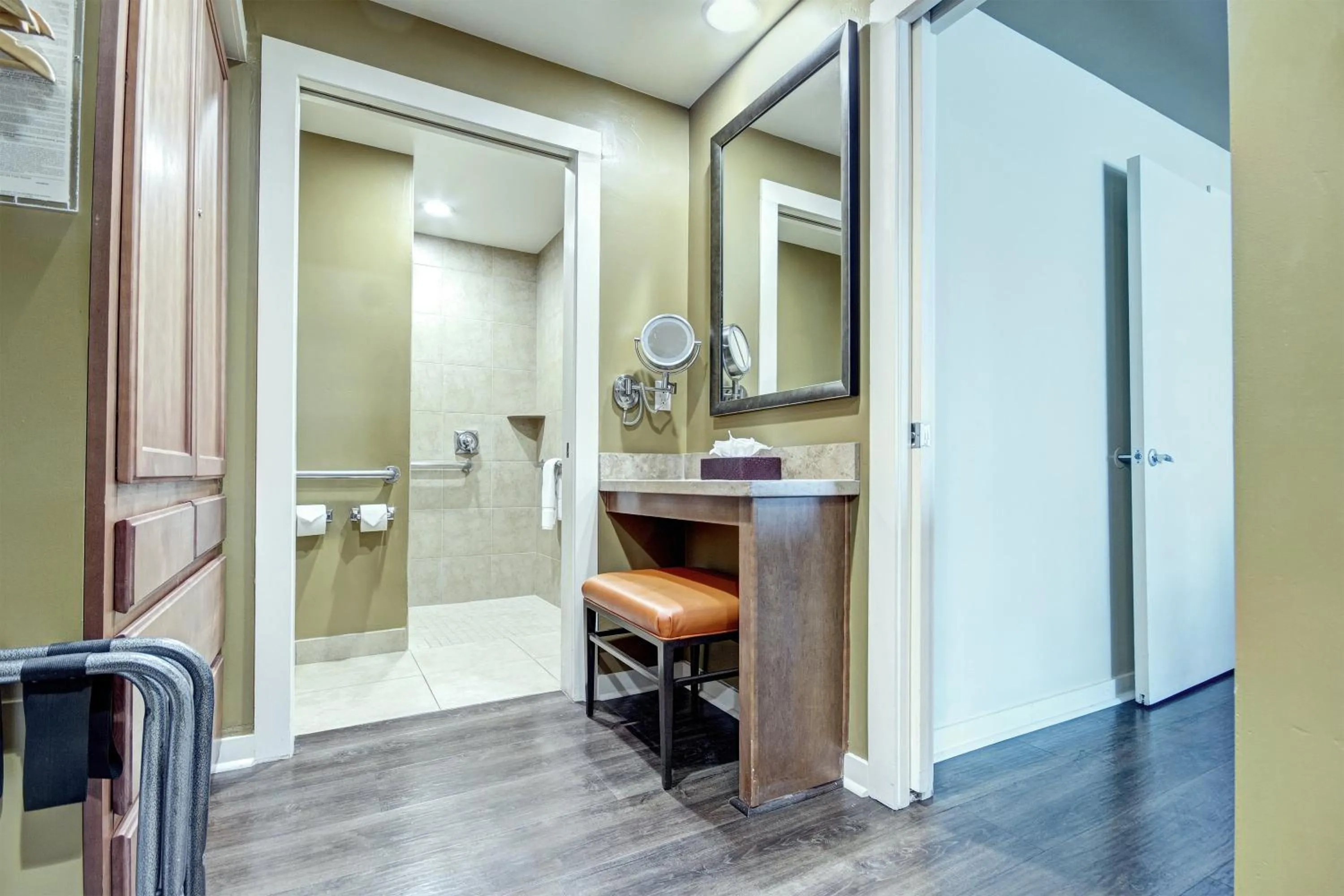 One-Bedroom Suite in Orange Tree Resort