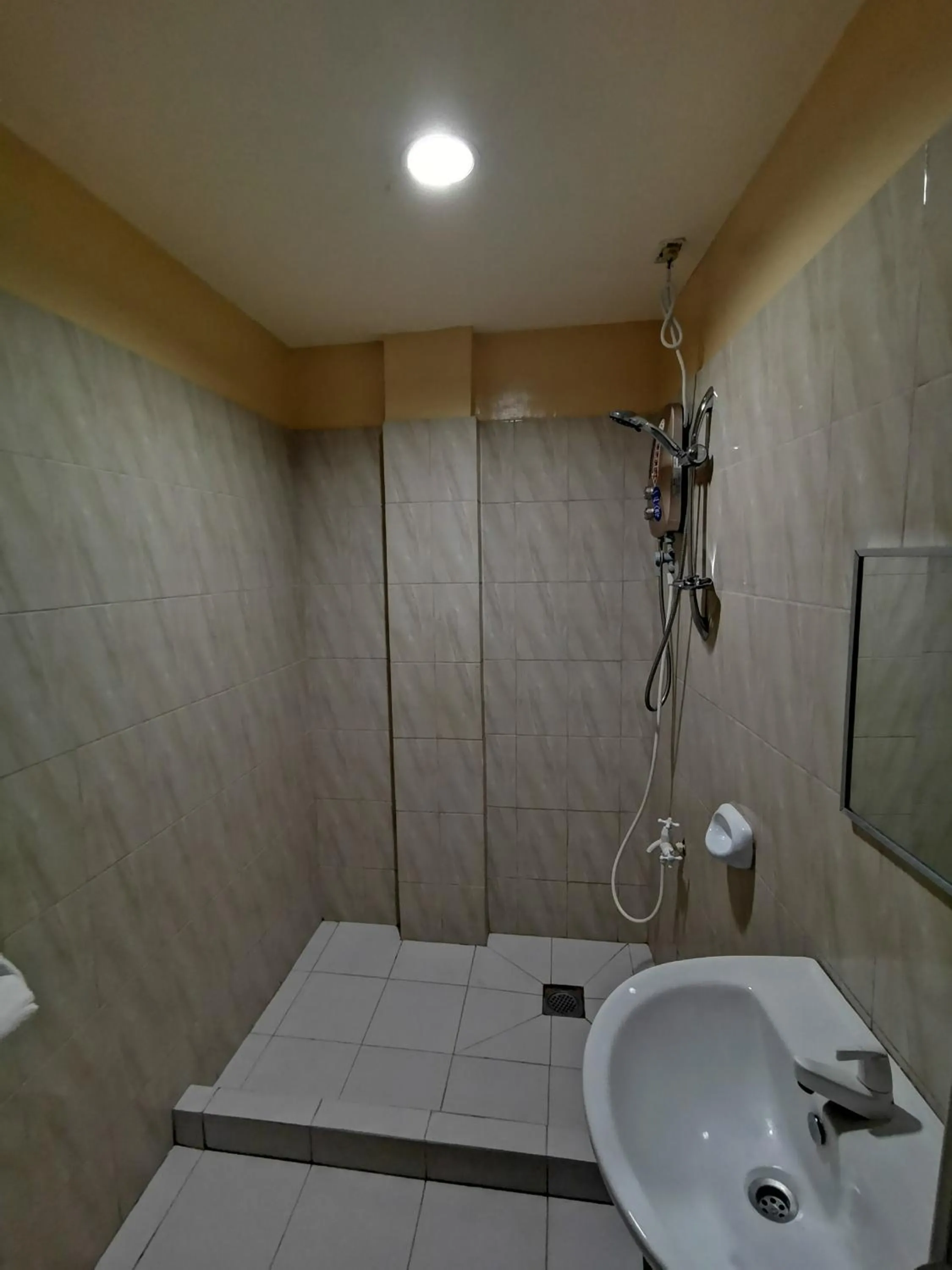 10-Bed Mixed Dormitory Room in Ging-Ging Tourist Inn