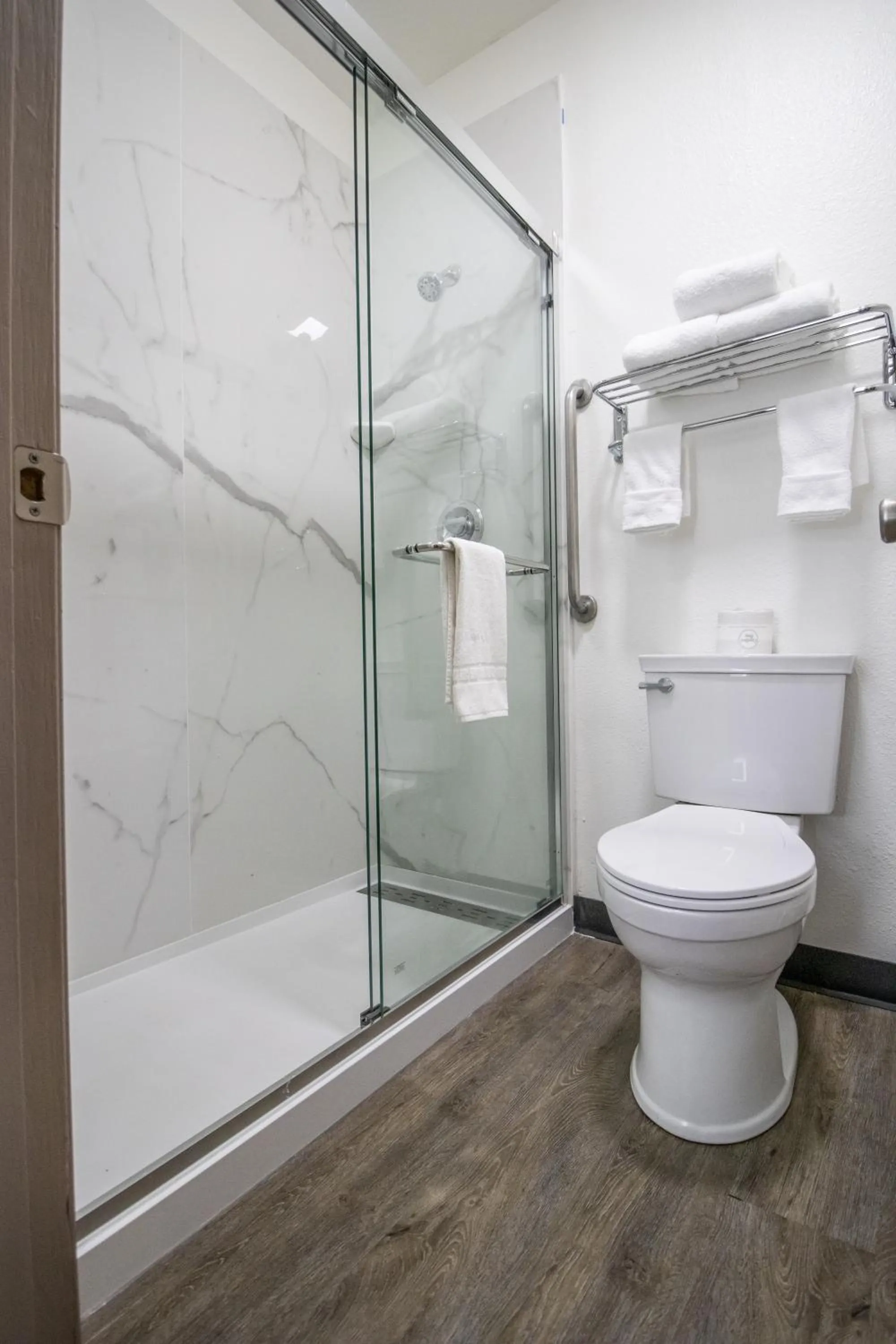 King Room in The Tillamook Inn